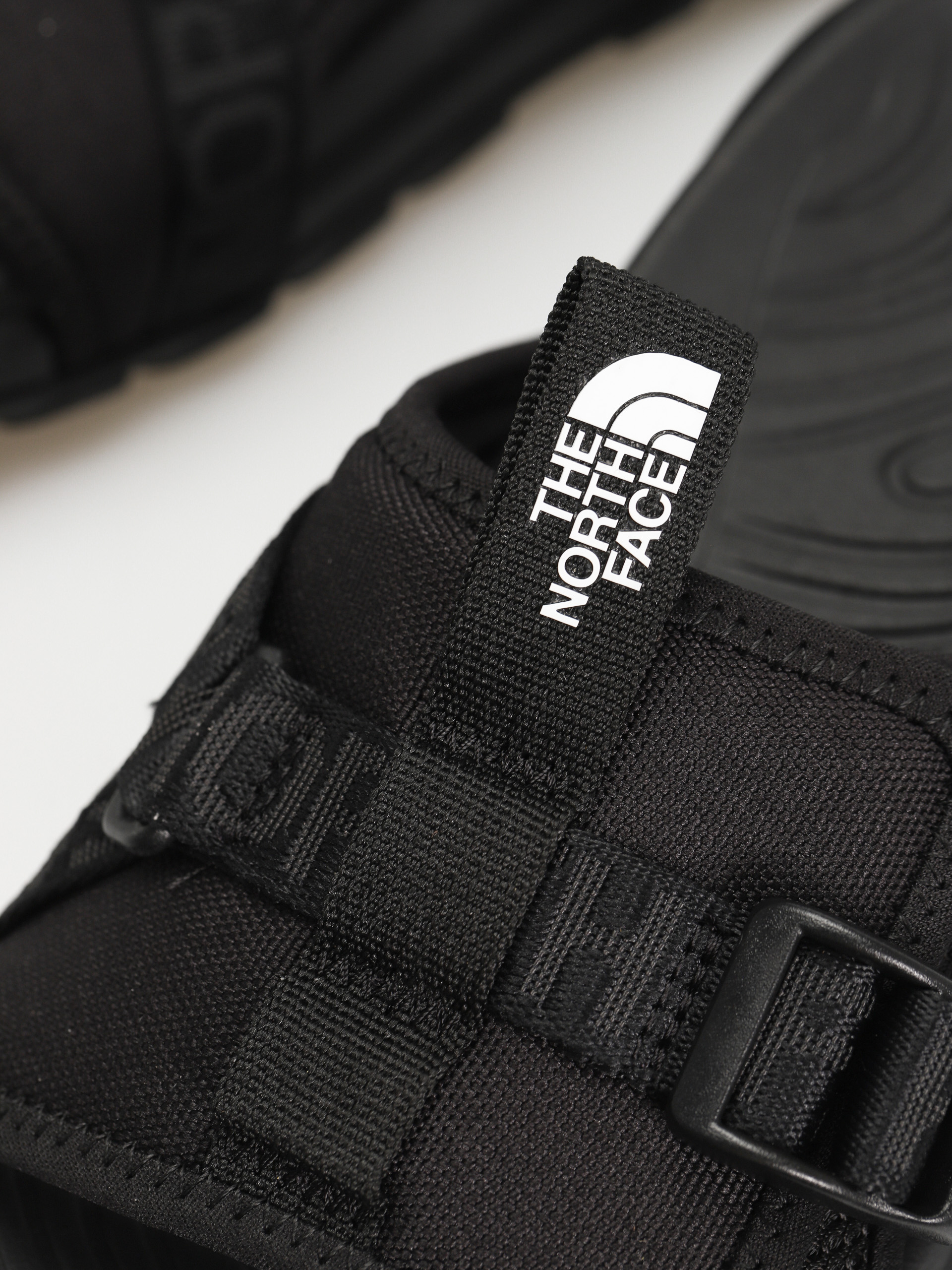 Чехли The North Face Explore Camp (tnf black/tnf black)