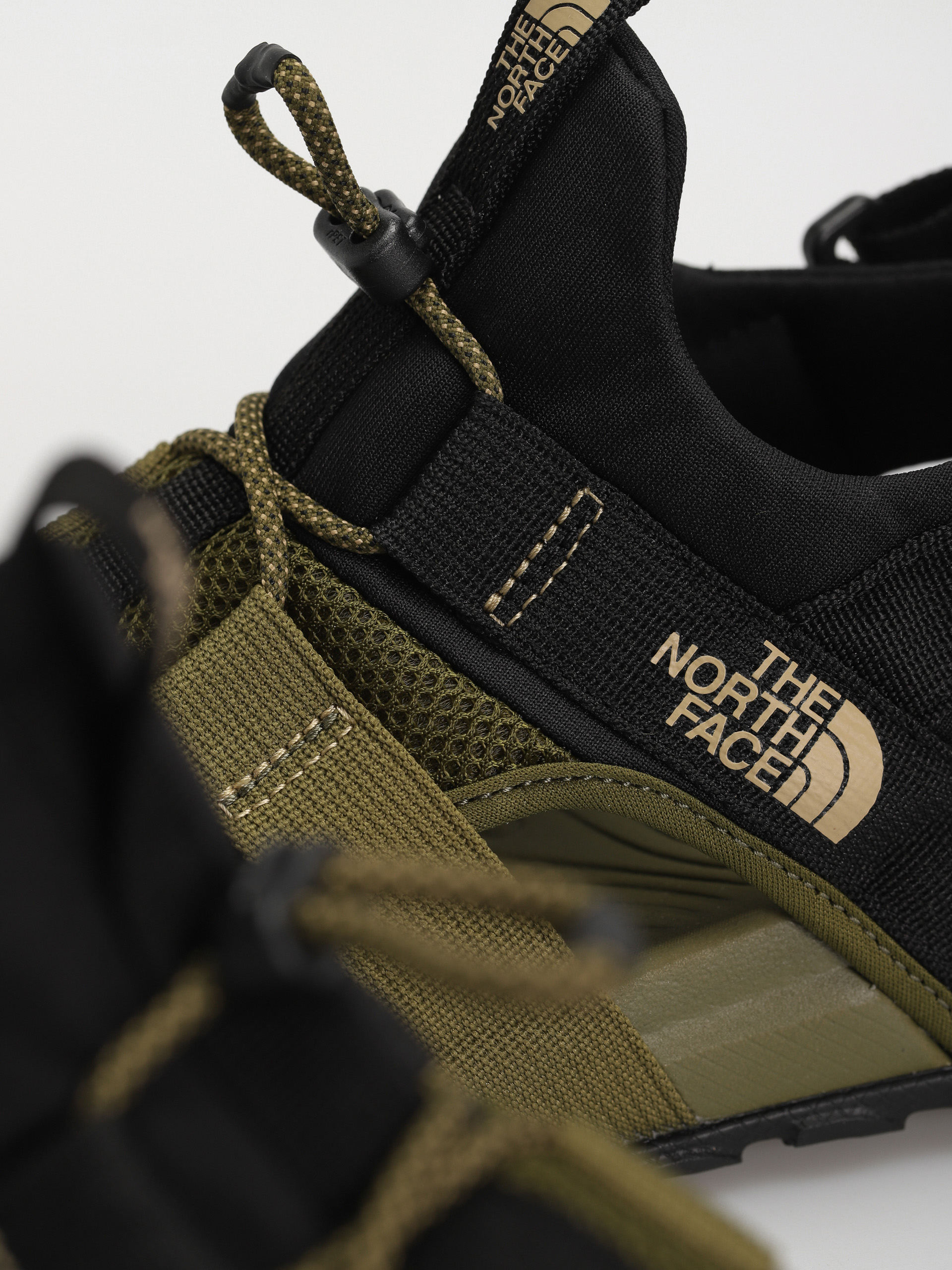 Сандали The North Face Explore Camp Shandal (forest olive/tnf black)