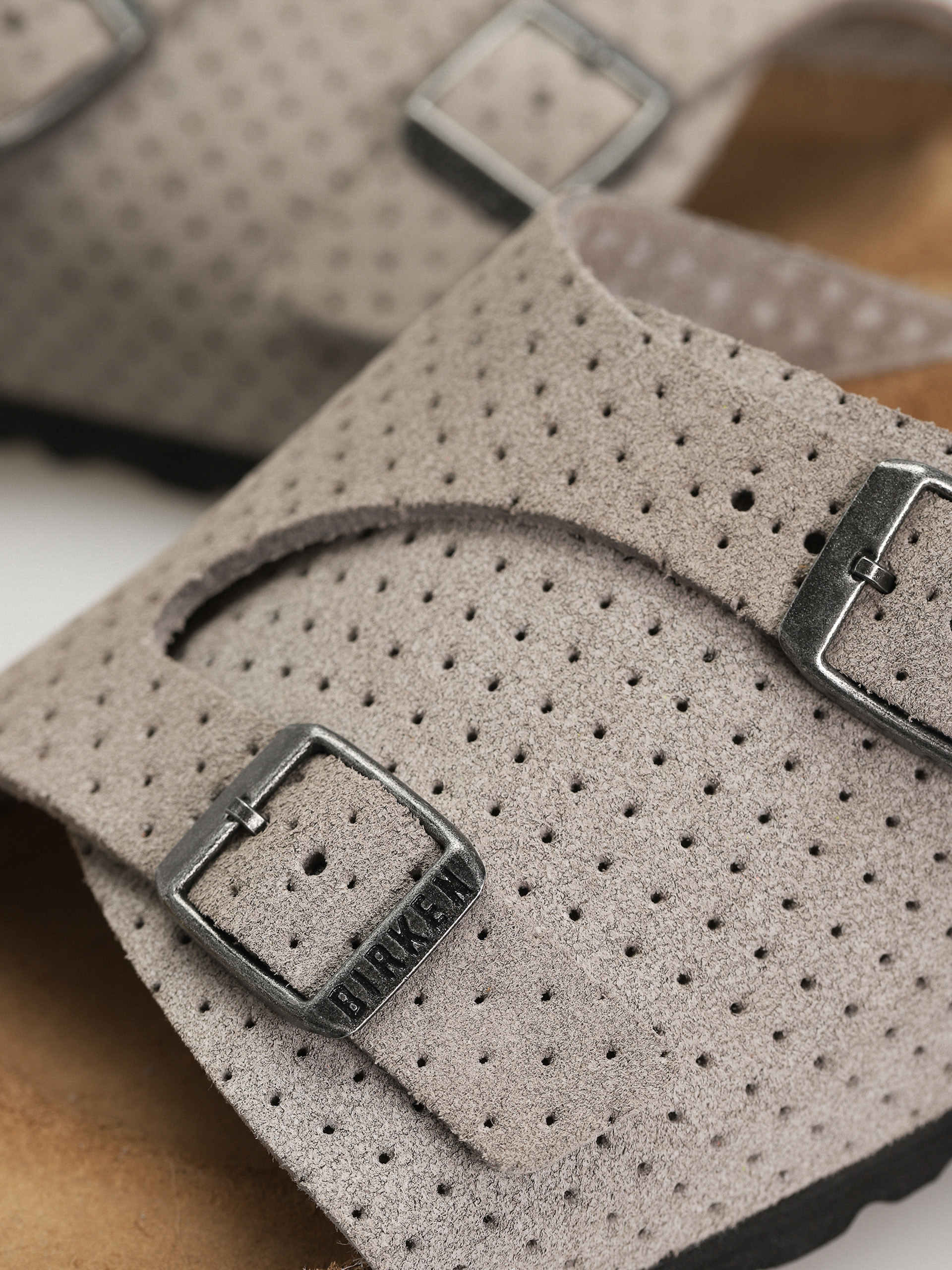 Чехли Birkenstock Zurich Suede Embossed Narrow Wmn (emboss dots stone coin)