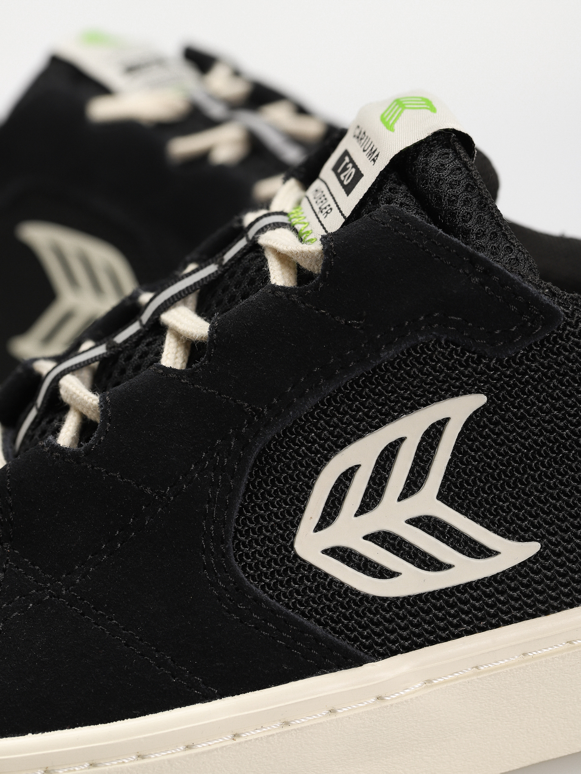 Обувки Cariuma T20 Pro (black/ivory)