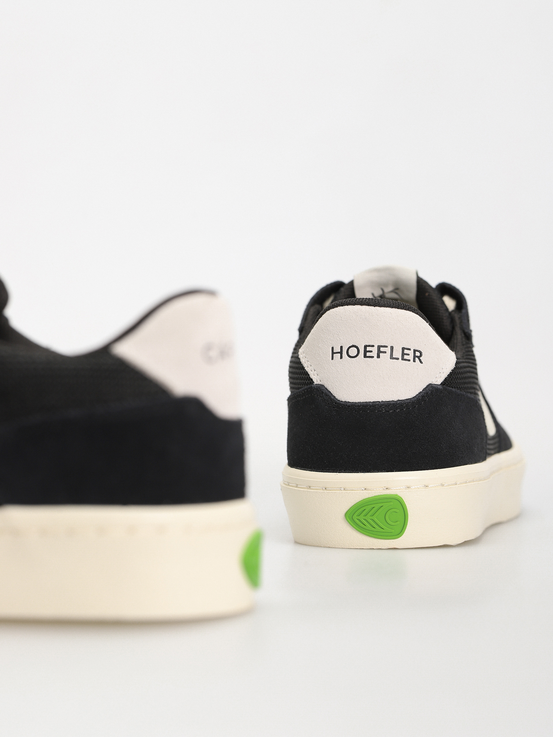 Обувки Cariuma T20 Pro (black/ivory)