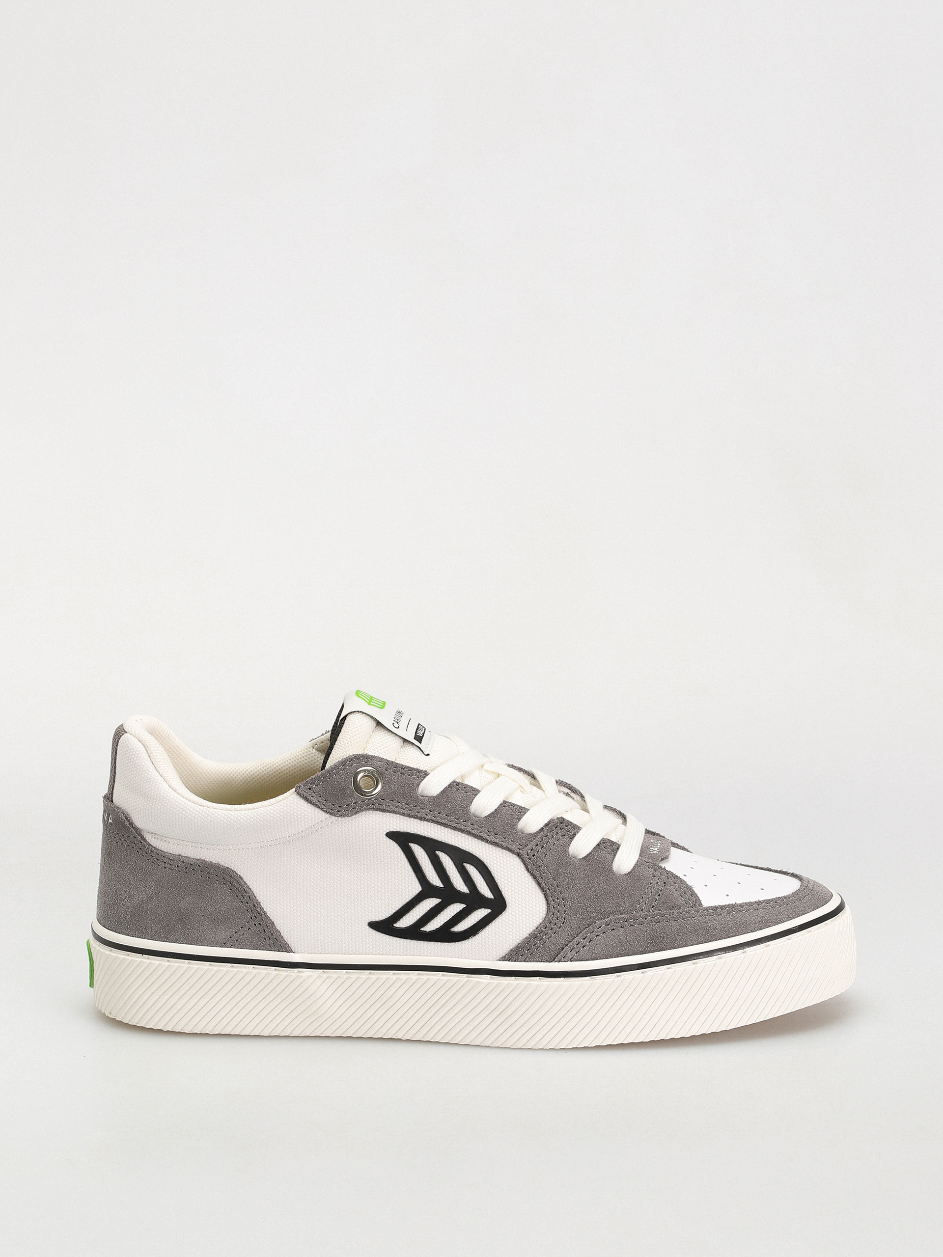 u041eu0431u0443u0432u043au0438 Cariuma Vallely Pro (off white/charcoal grey)