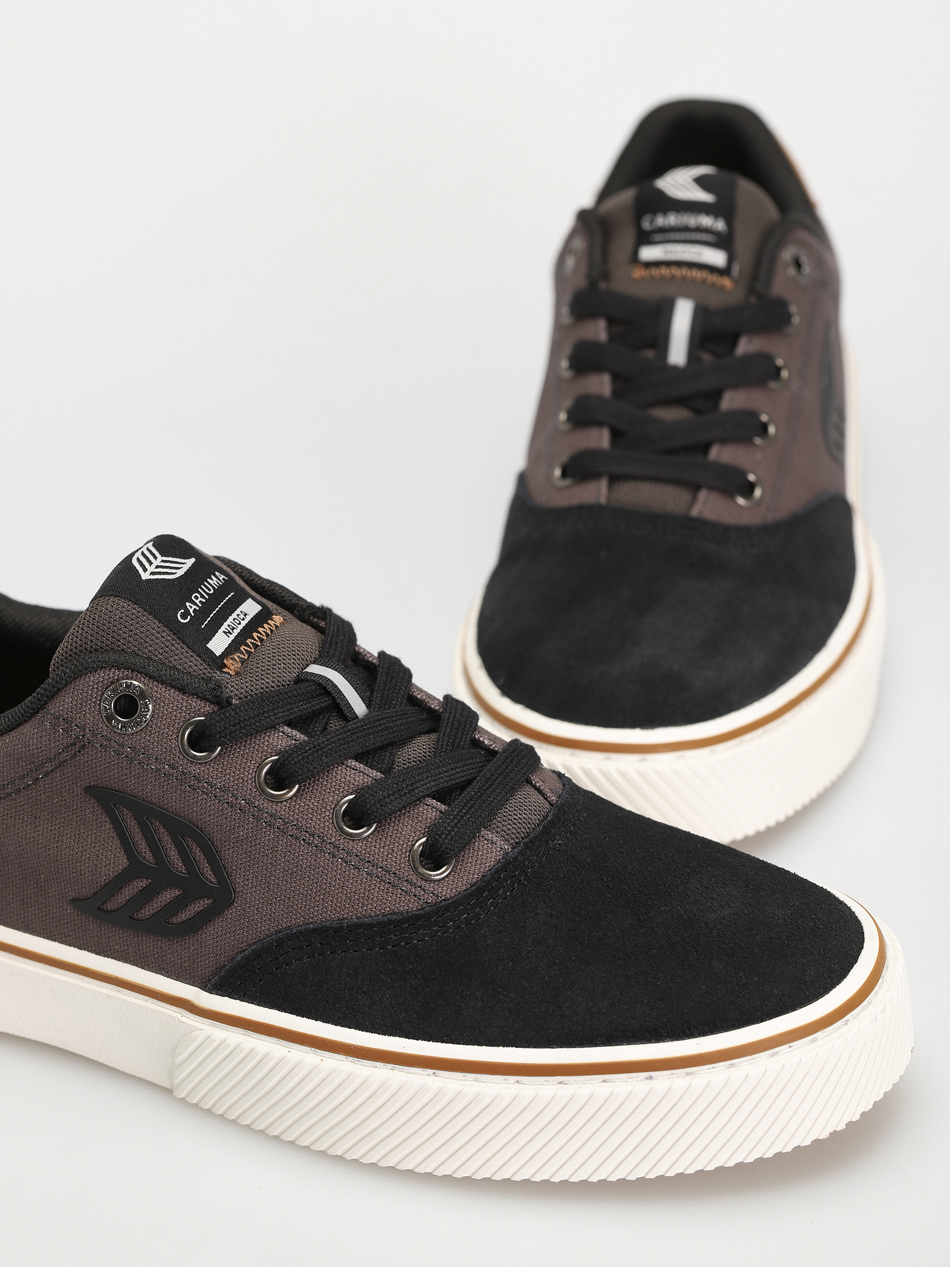 Обувки Cariuma Naioca Pro (jet black/dark grey)