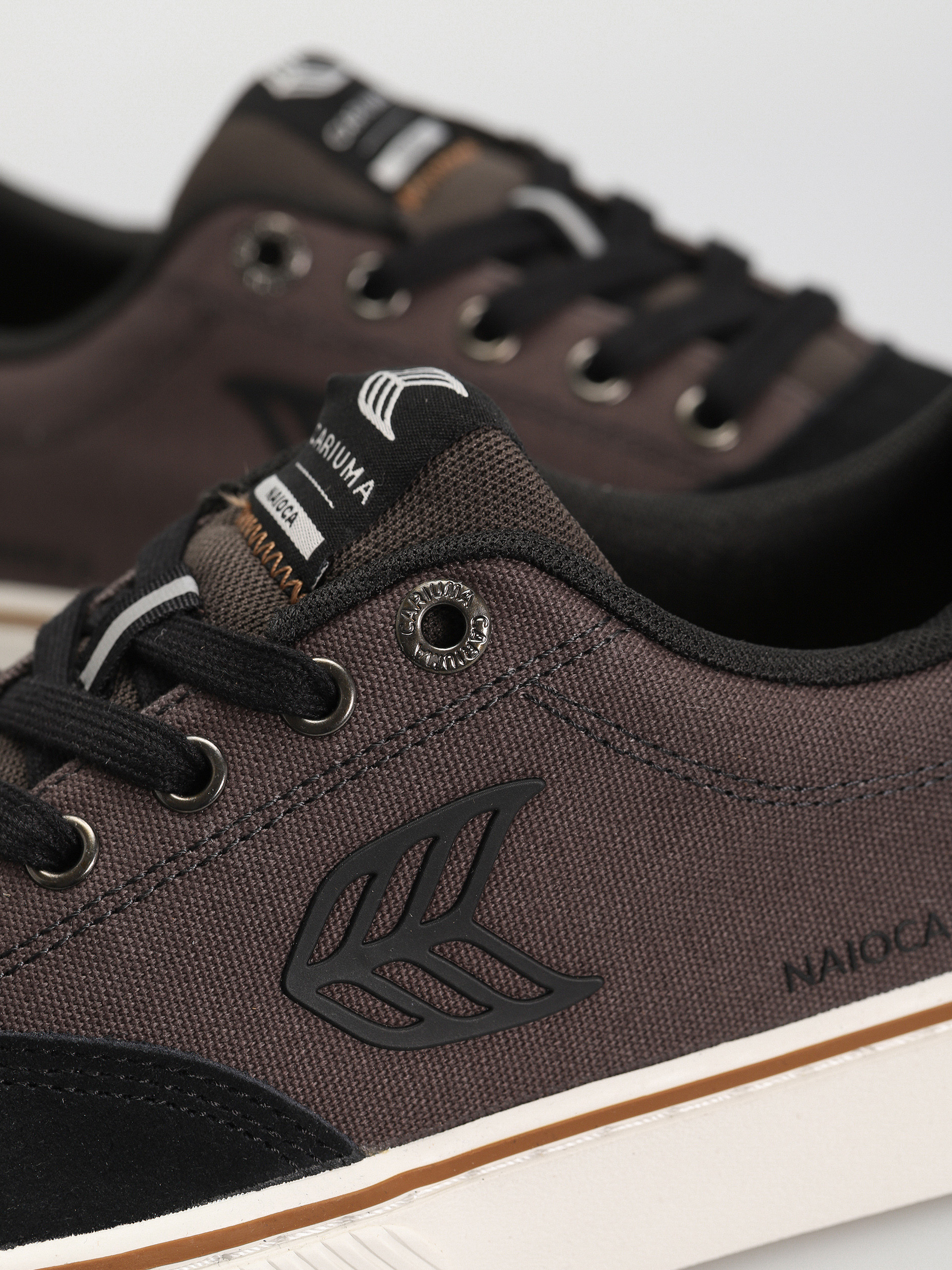 Обувки Cariuma Naioca Pro (jet black/dark grey)