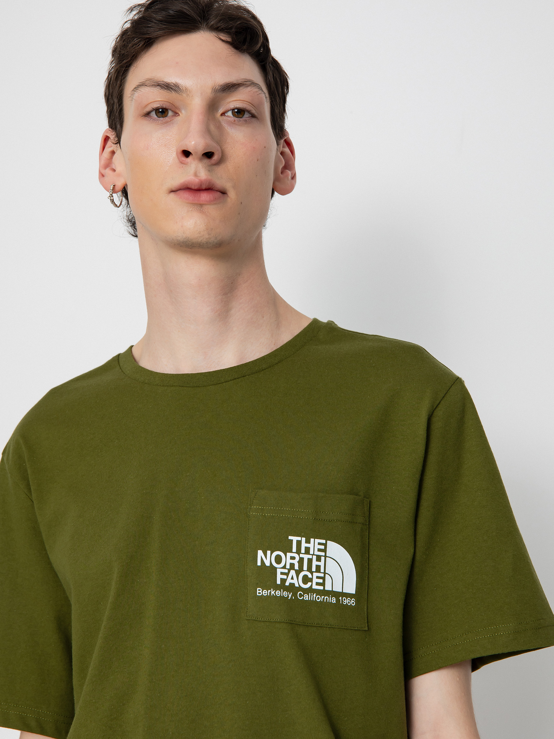 Тениска The North Face Berkeley California Pocket (forest olive)