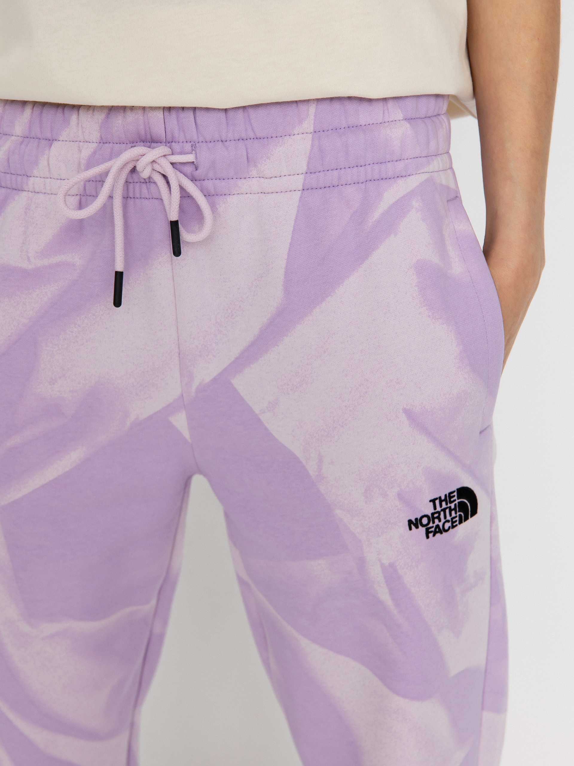 Панталони The North Face Essential Jogger Print Wmn (icy lilac garment fold)