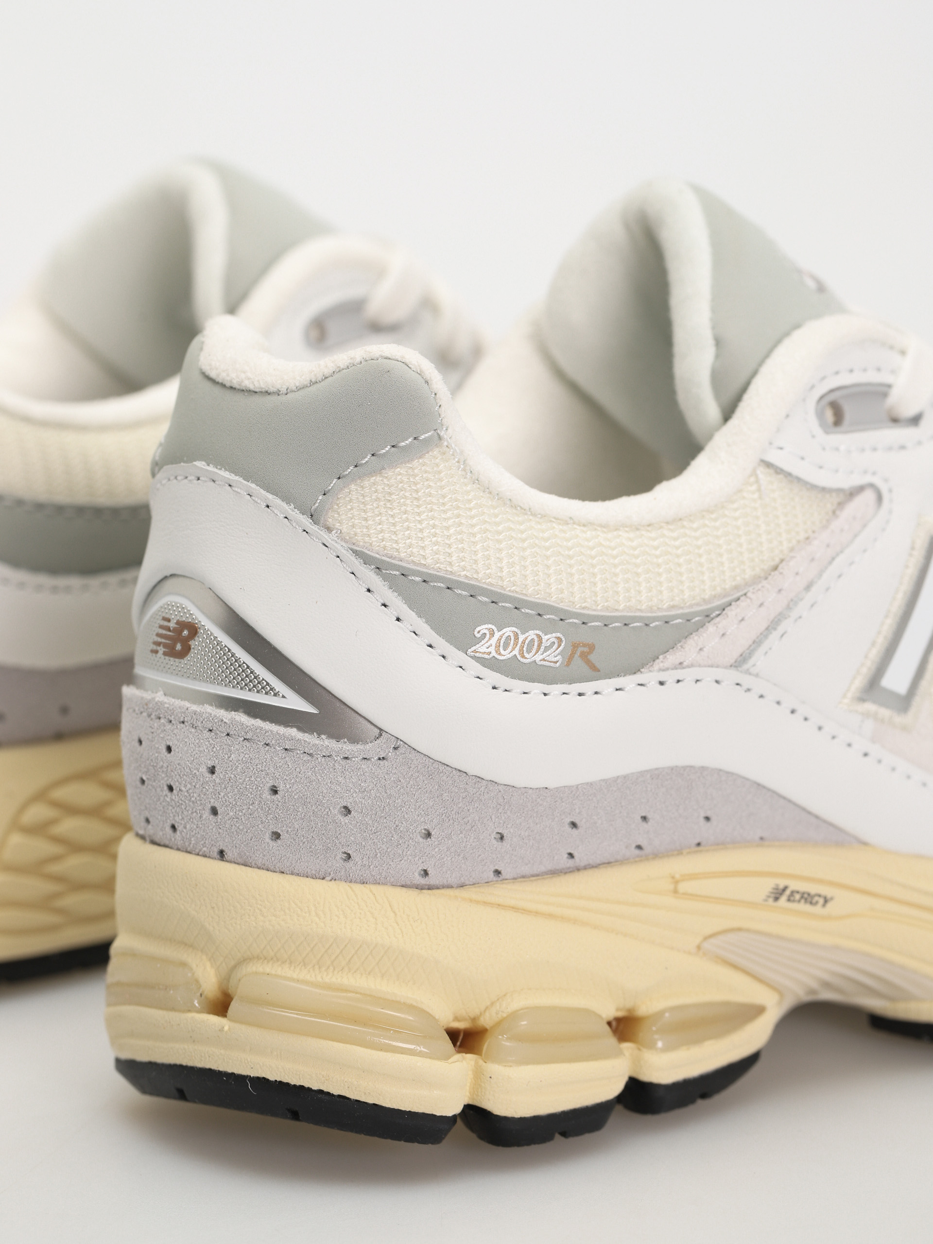 Обувки New Balance 2002 (white)