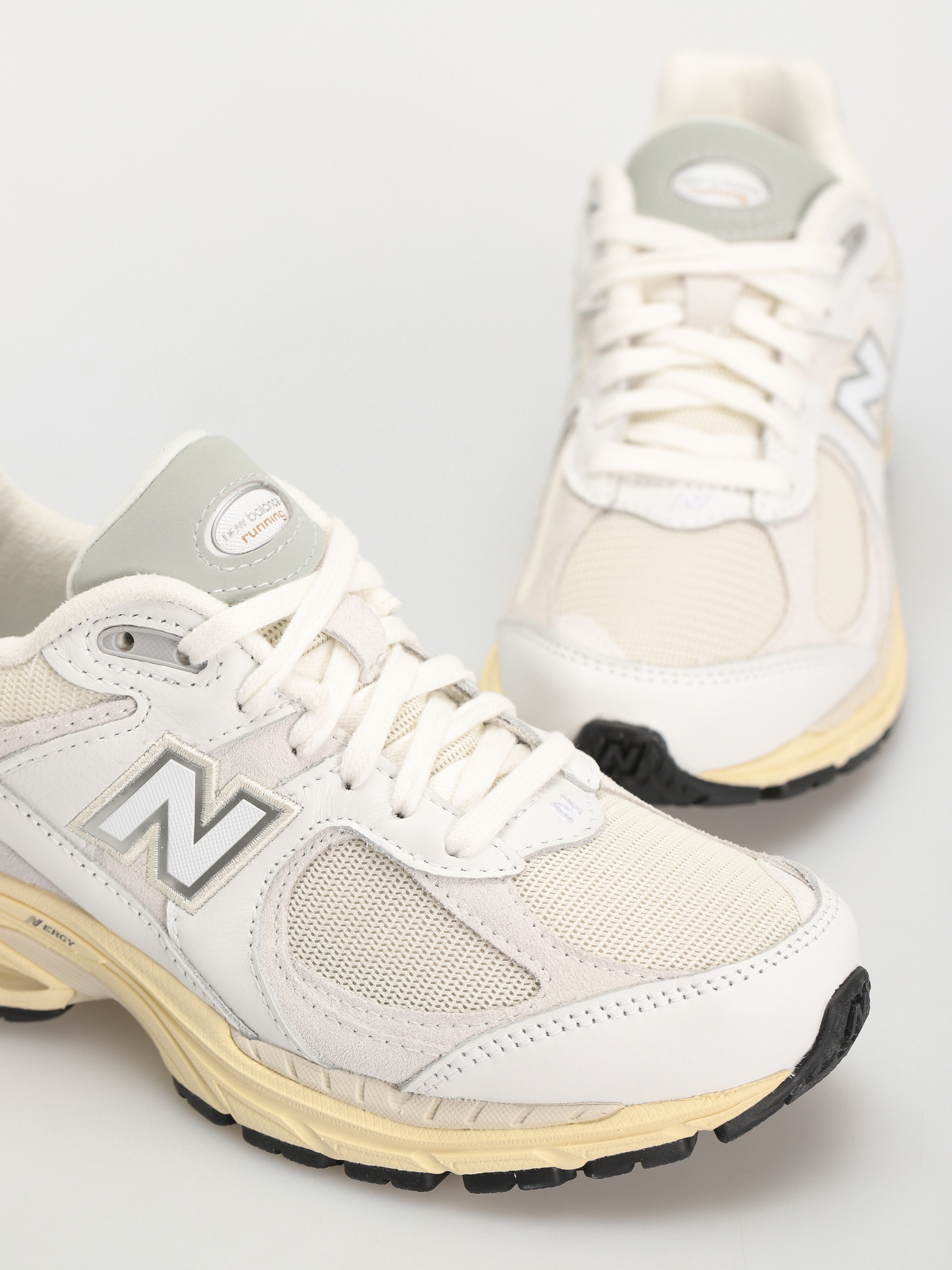Обувки New Balance 2002 (white)