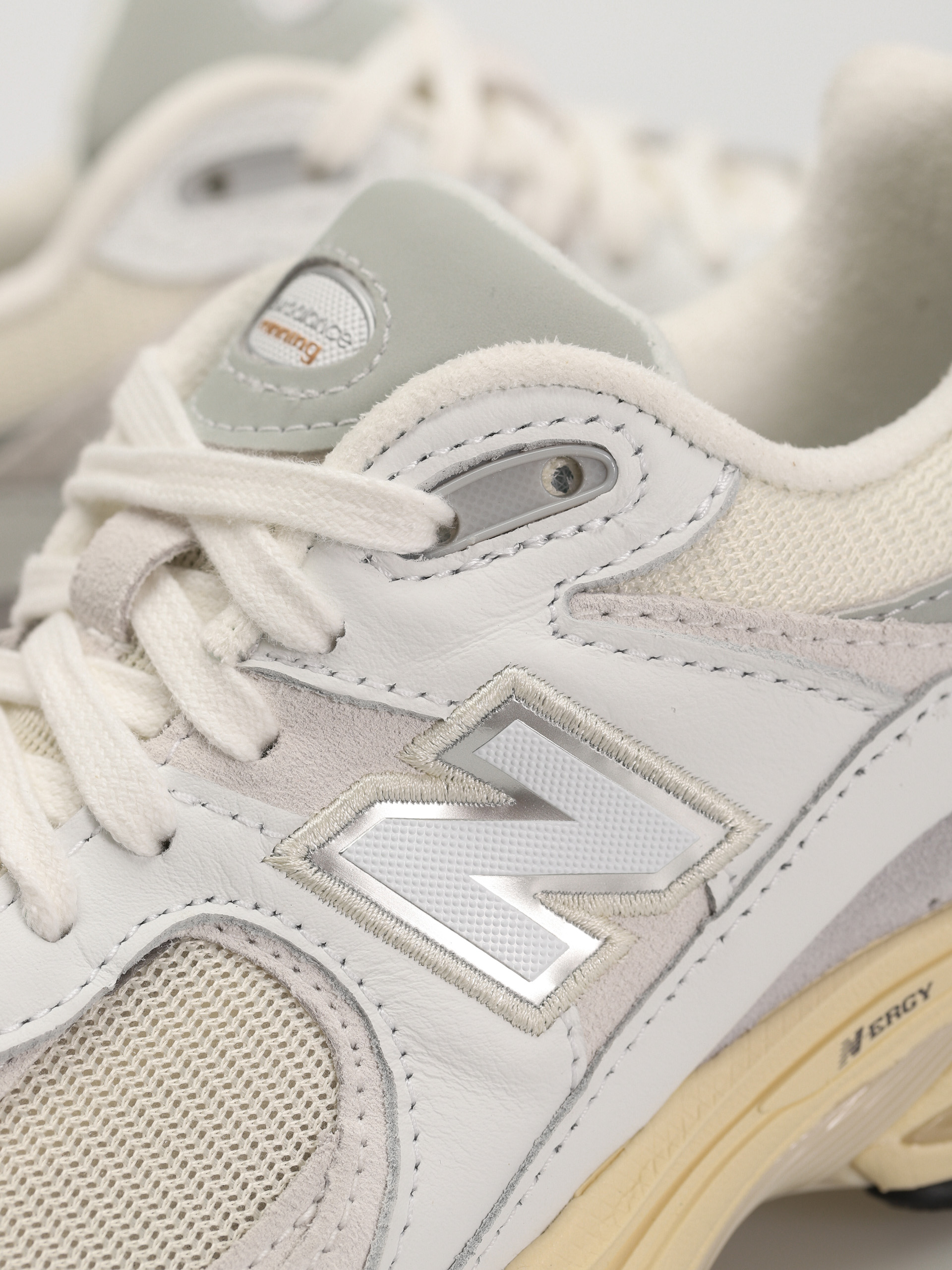 Обувки New Balance 2002 (white)