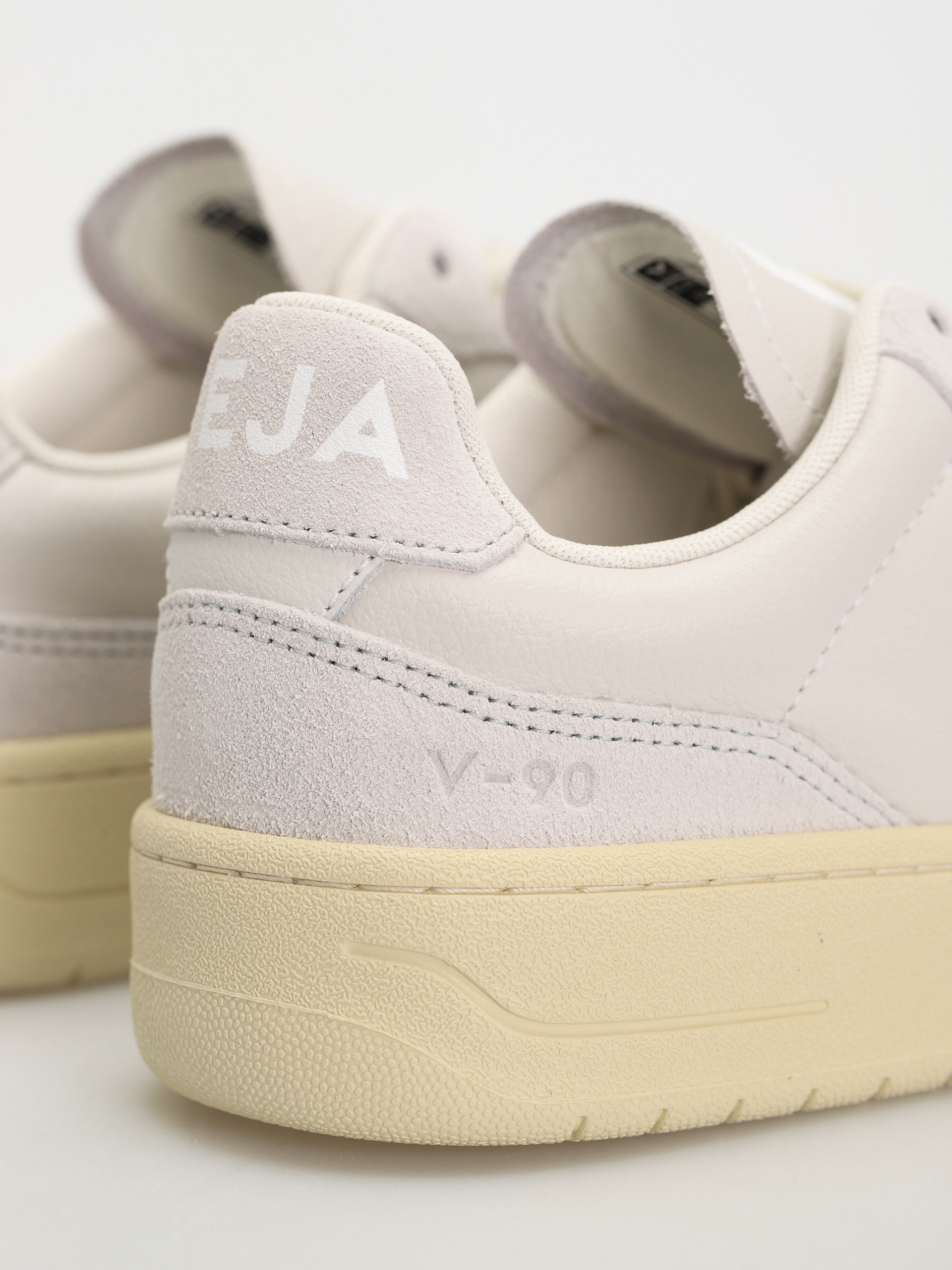 Обувки Veja V-90 Wmn (gravel white)