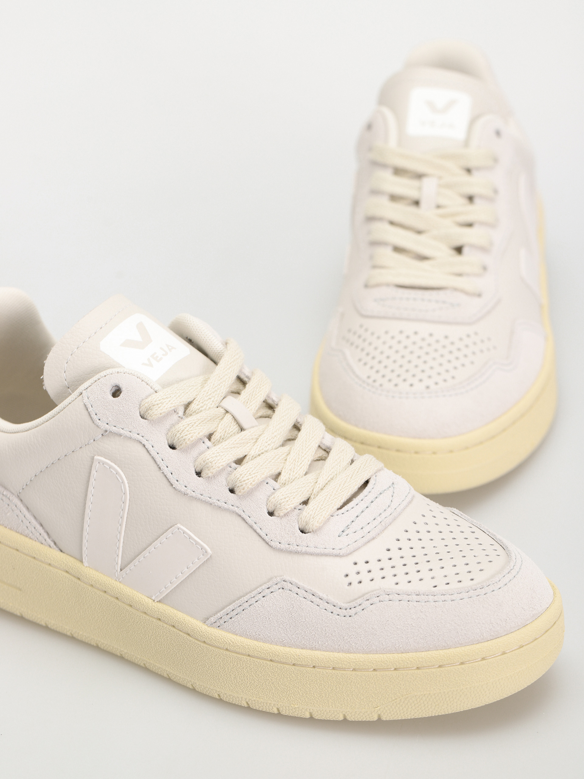 Обувки Veja V-90 Wmn (gravel white)