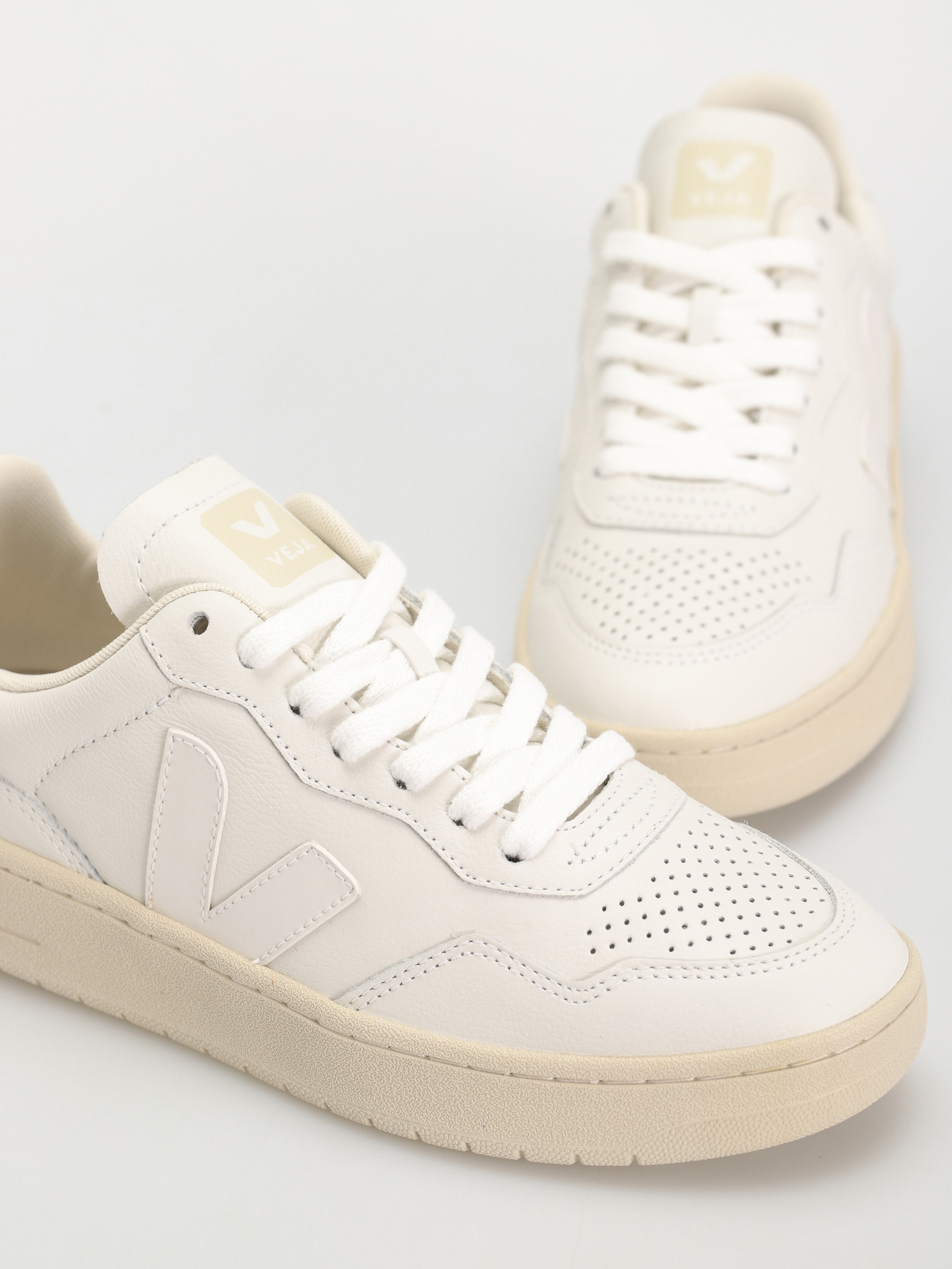 Обувки Veja V-90 Wmn (extra white)
