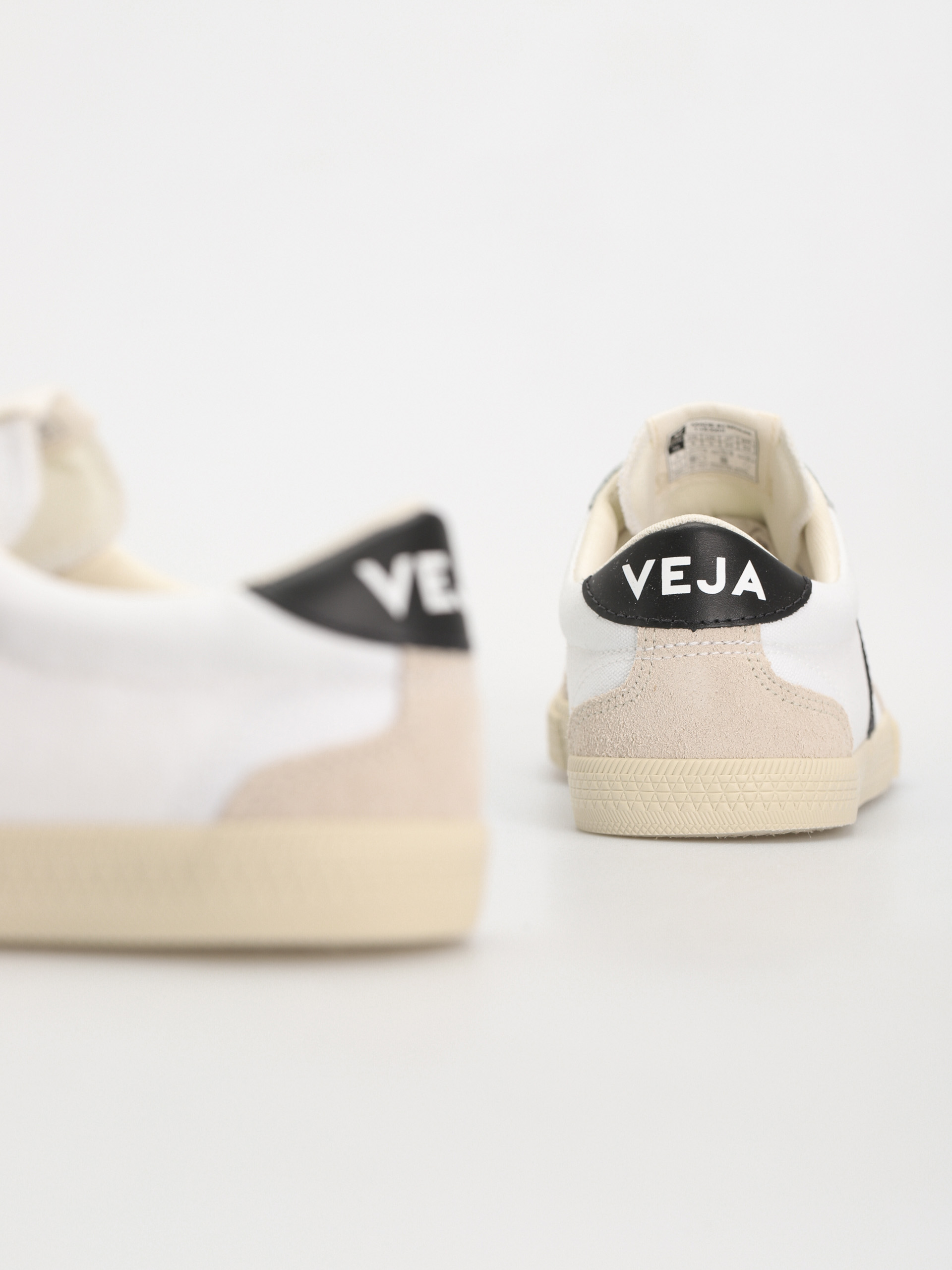 Обувки Veja Volley Wmn (white black)