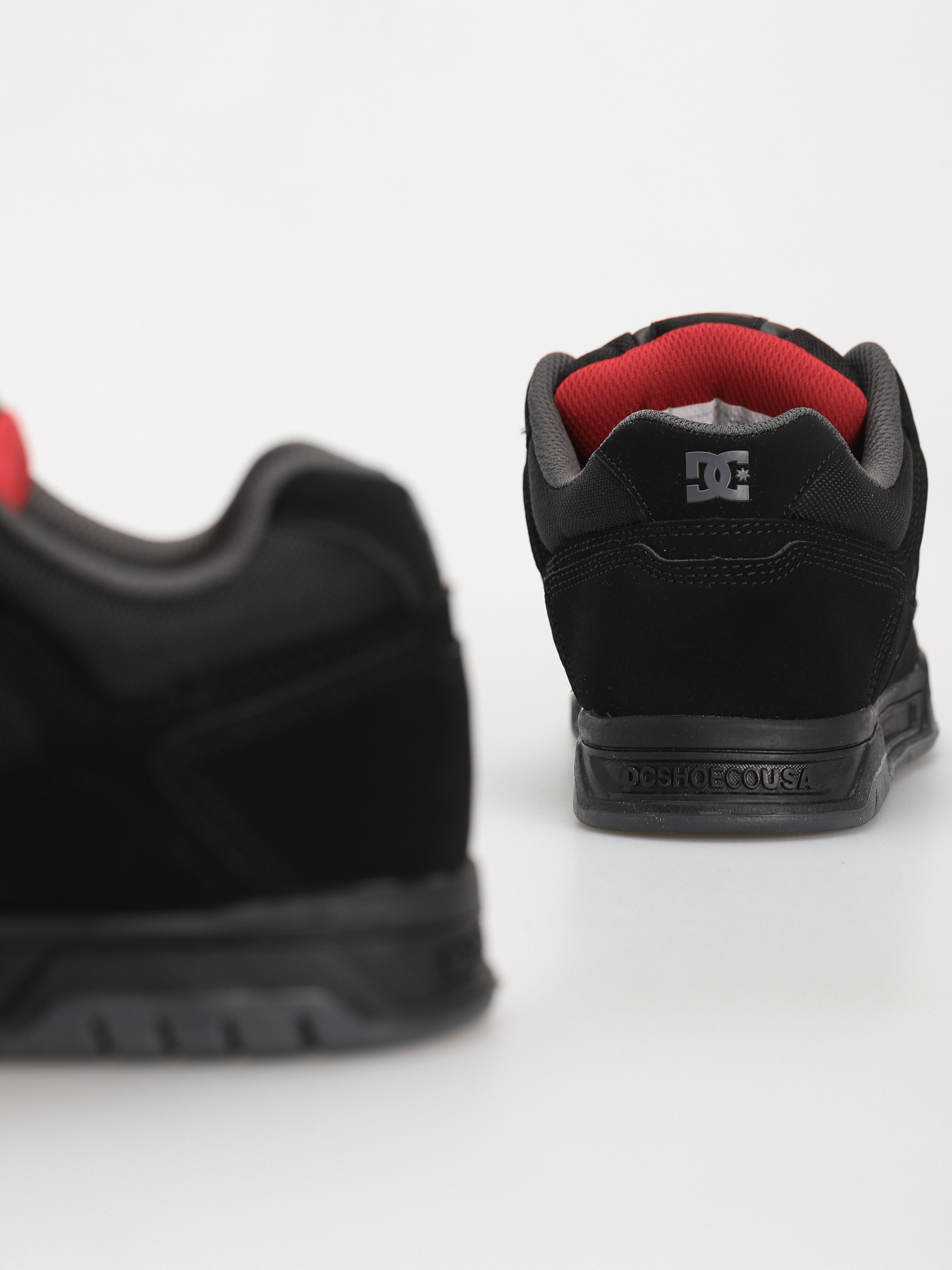 Обувки DC Stag (black/grey/red)