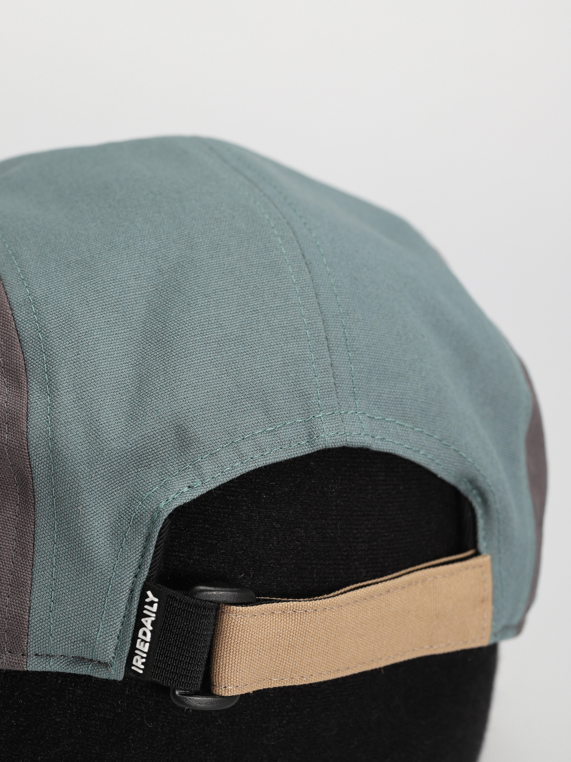 Шапка с козирка Iriedaily Millenio 5 Panel (beryl grey)