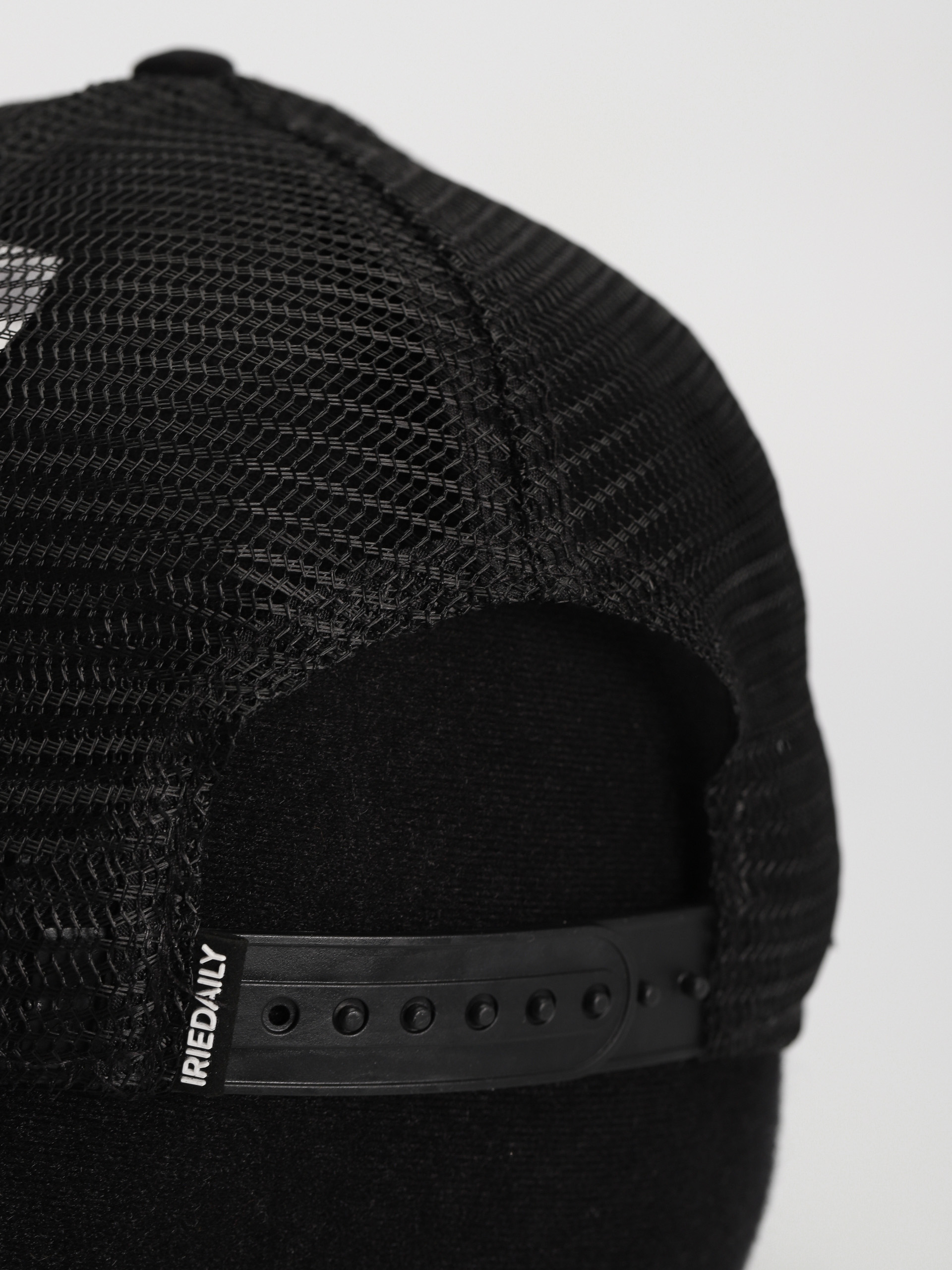 Шапка с козирка Iriedaily Daily Flag Meshcap (uni black)
