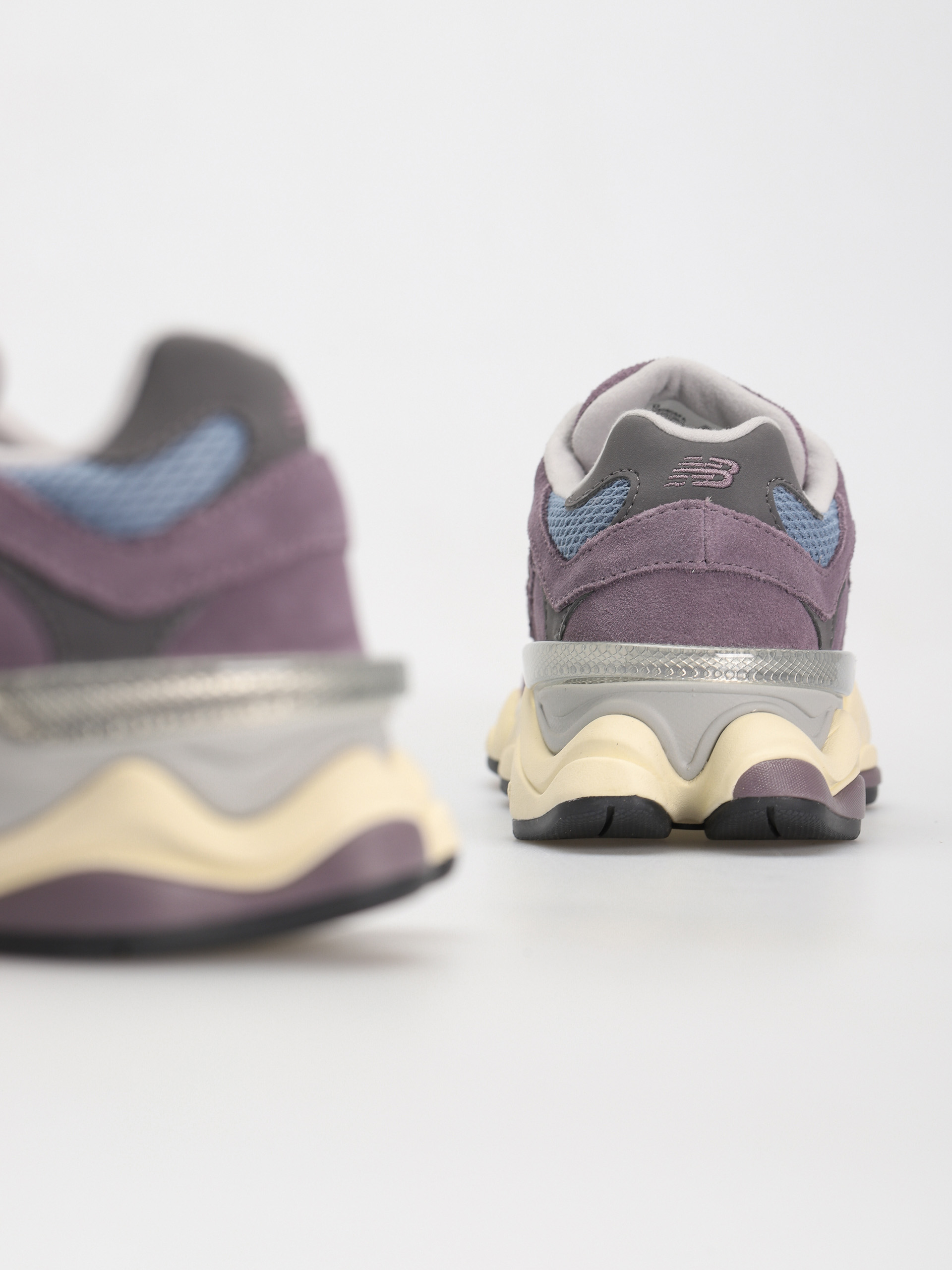 Обувки New Balance 9060 (shadow purple)