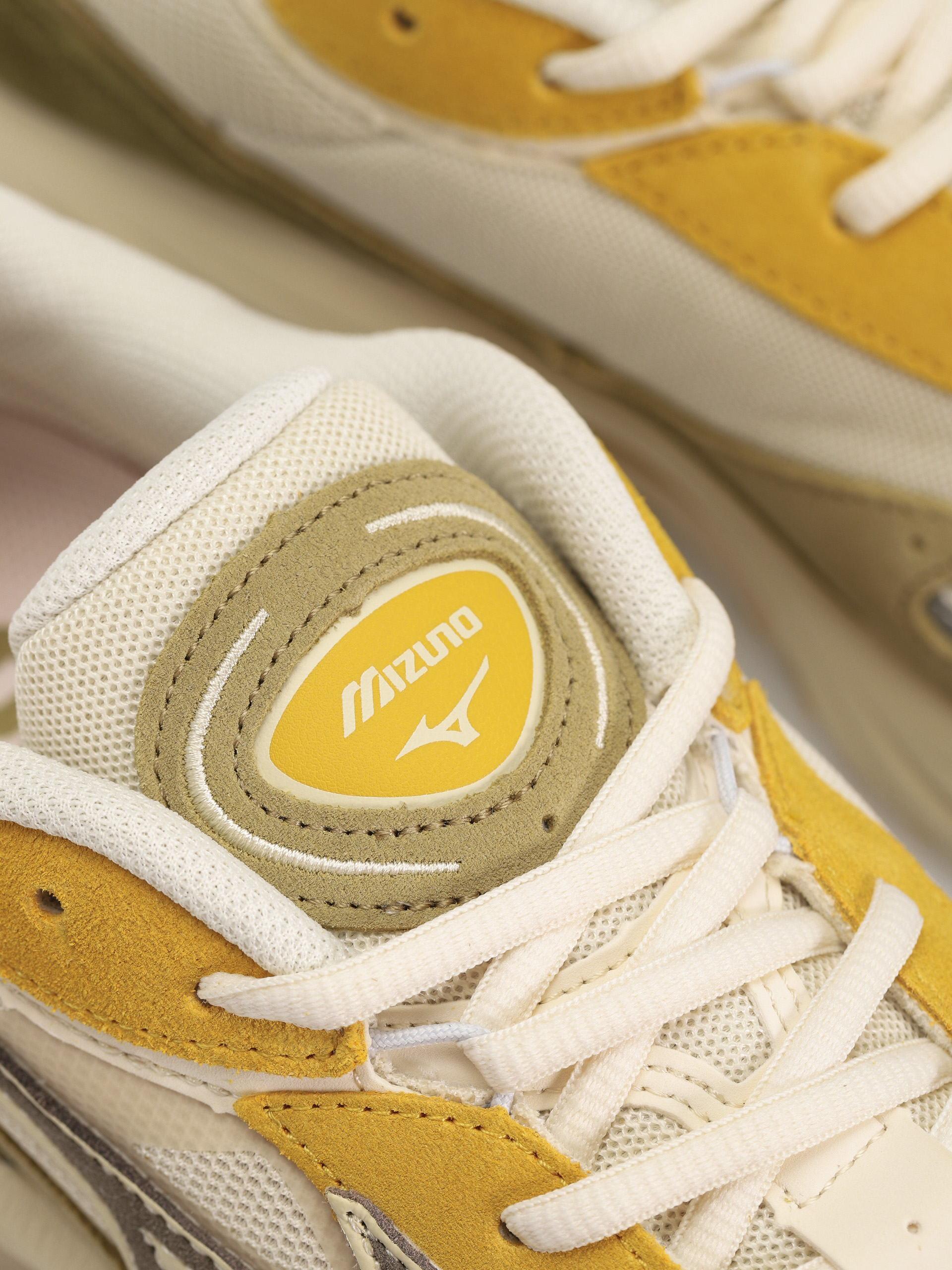 Обувки Mizuno Wave Rider Beta (cedar/major brown/cloud cream)