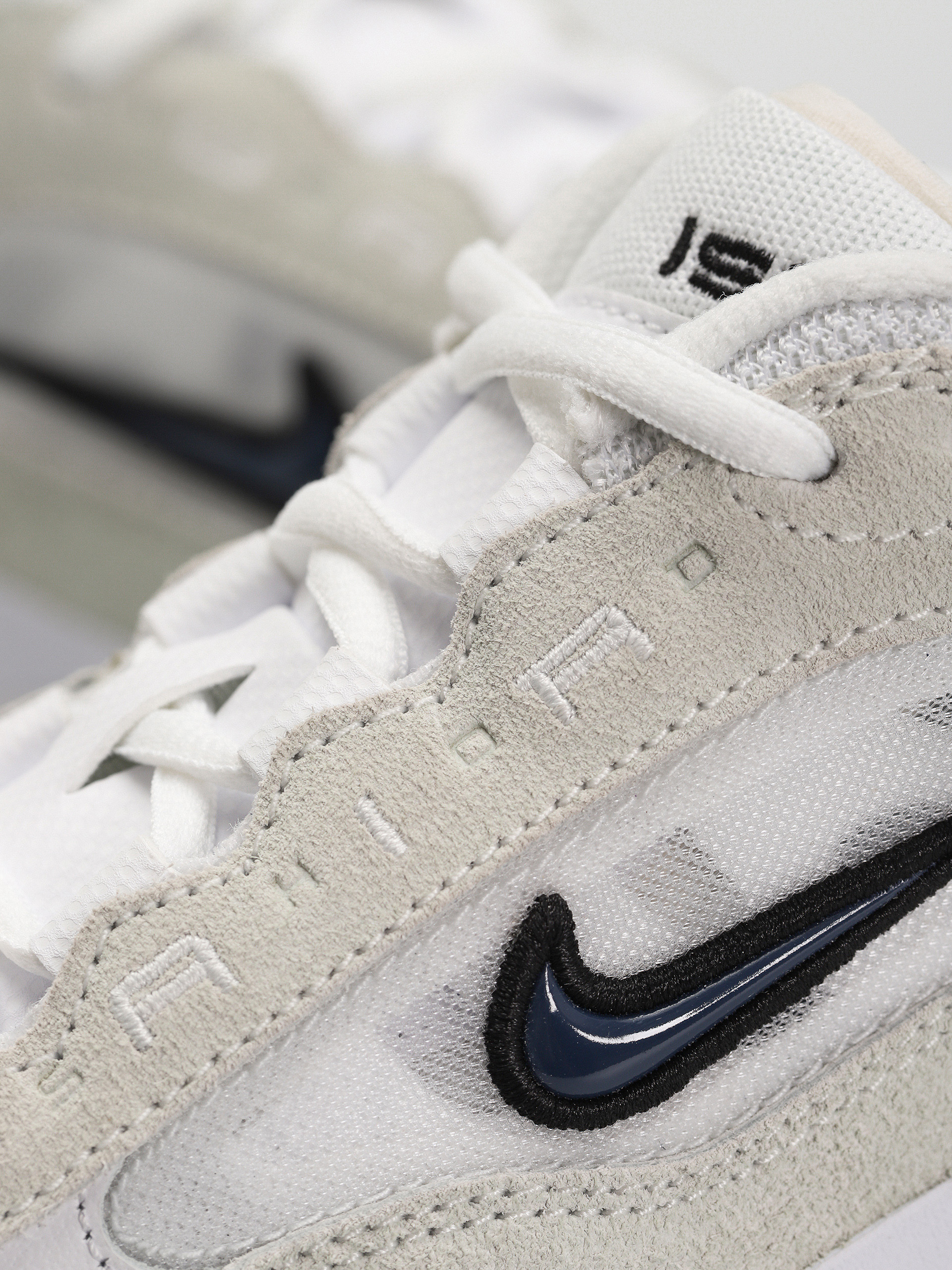 Обувки Nike SB Ishod 2 (white/navy summit white black)