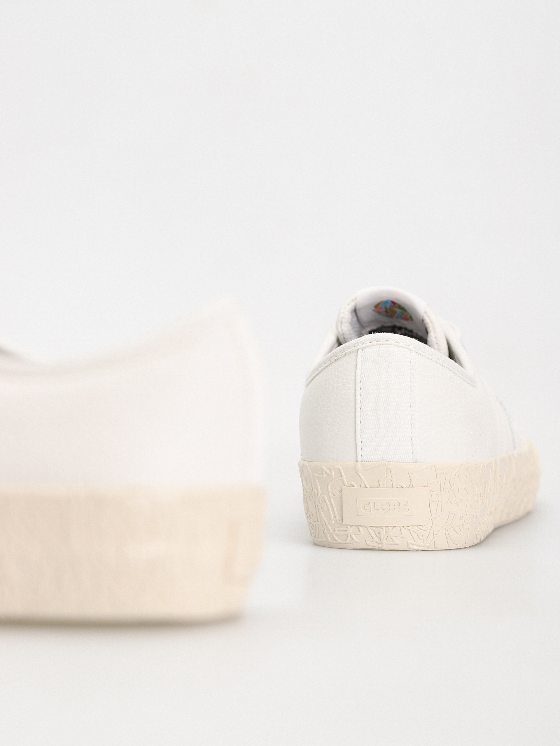 Обувки Globe Surplus (white/montano)