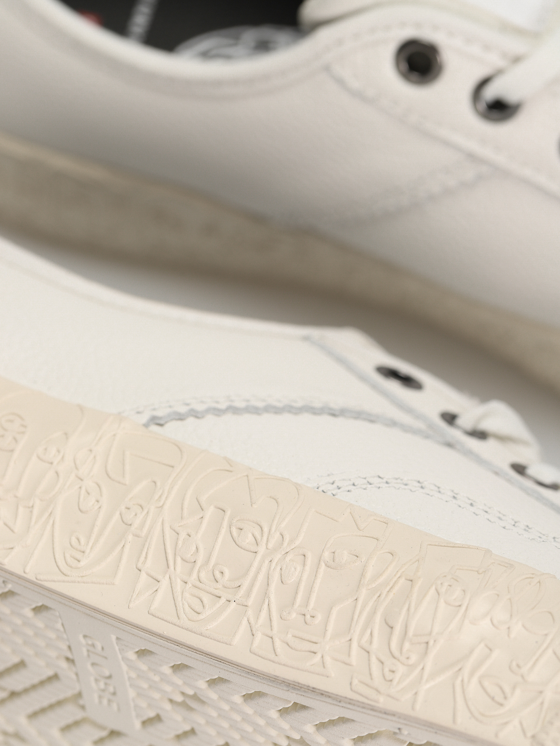 Обувки Globe Surplus (white/montano)