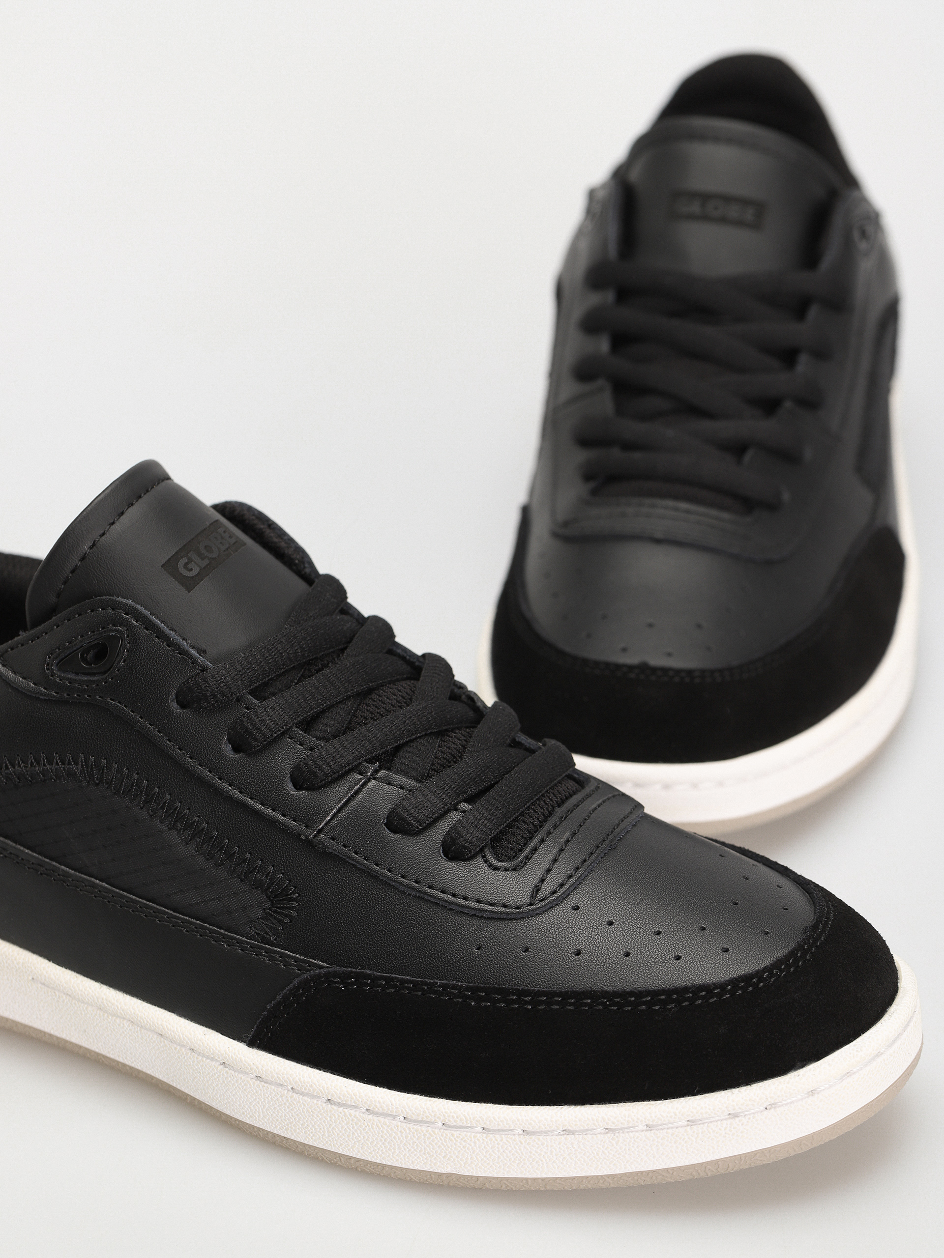 Обувки Globe Holand (black/off white)