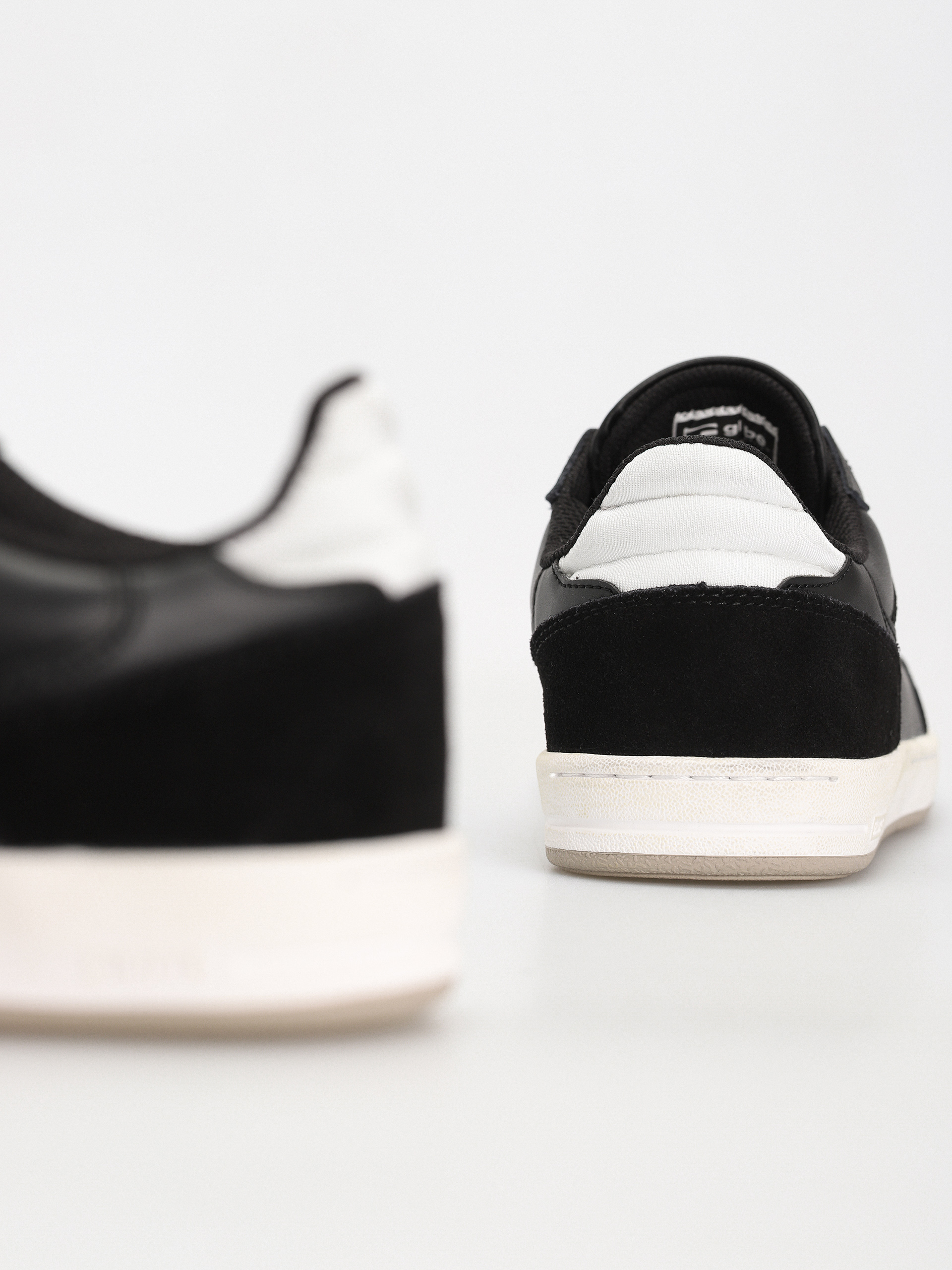 Обувки Globe Holand (black/off white)