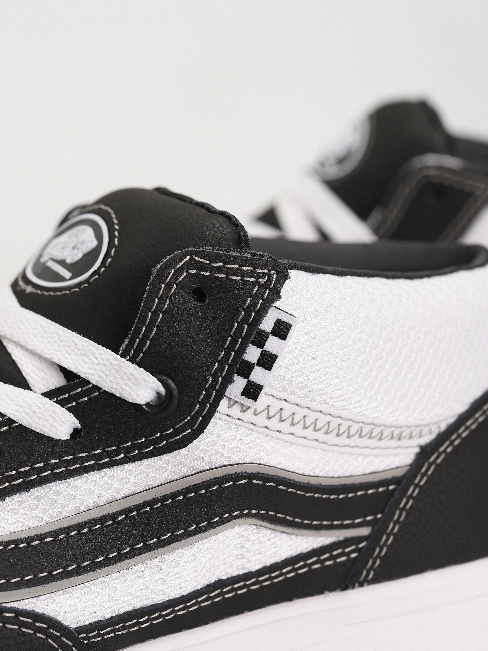 Обувки Vans Zahba Mid (black/white/red)