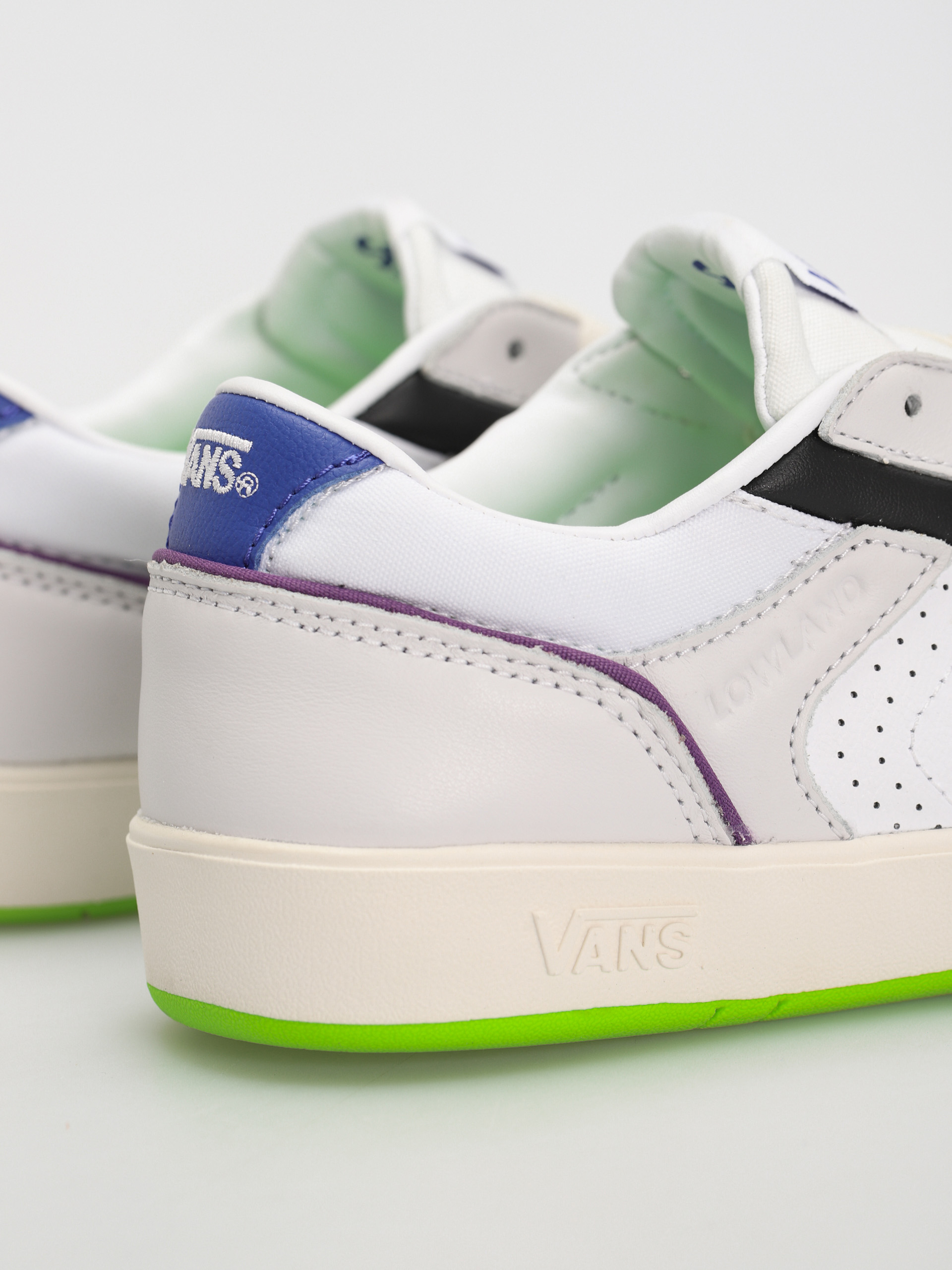 Обувки Vans Lowland Cc Jmp R (multi sport true white/multi)