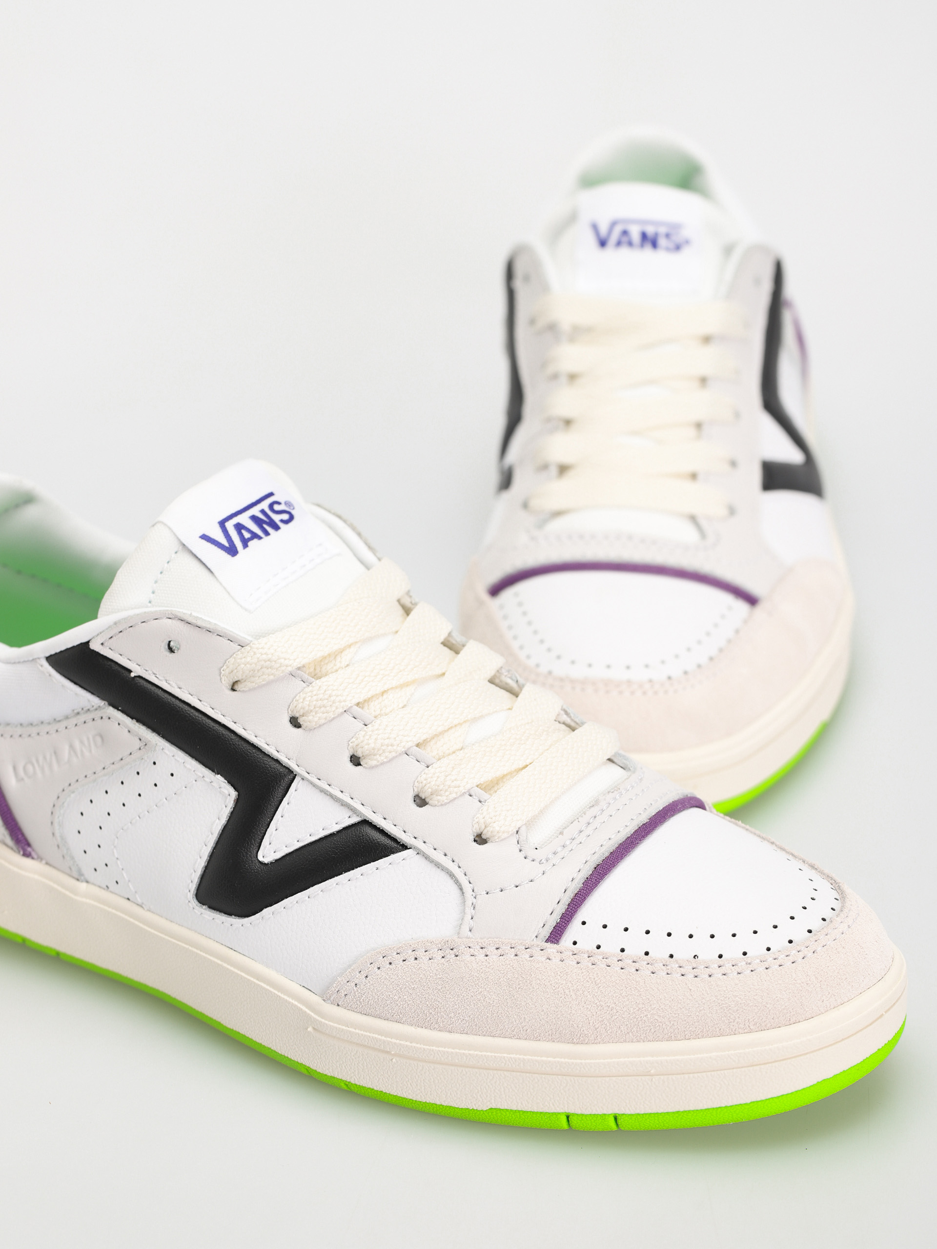 Обувки Vans Lowland Cc Jmp R (multi sport true white/multi)