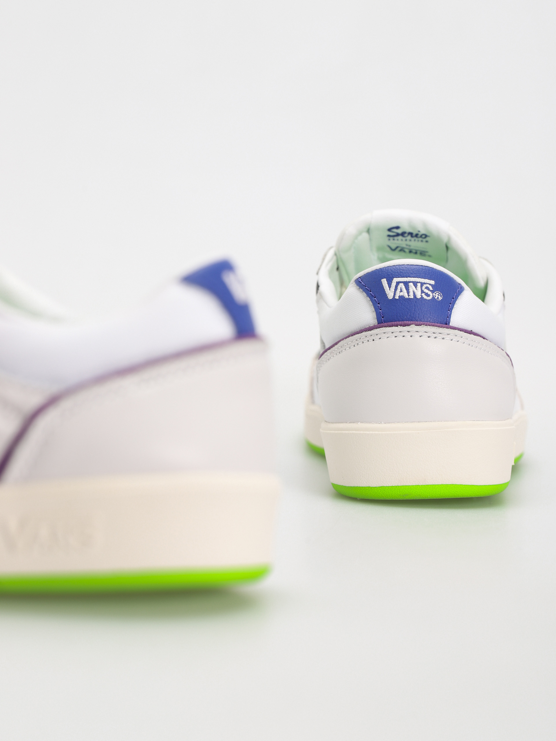 Обувки Vans Lowland Cc Jmp R (multi sport true white/multi)