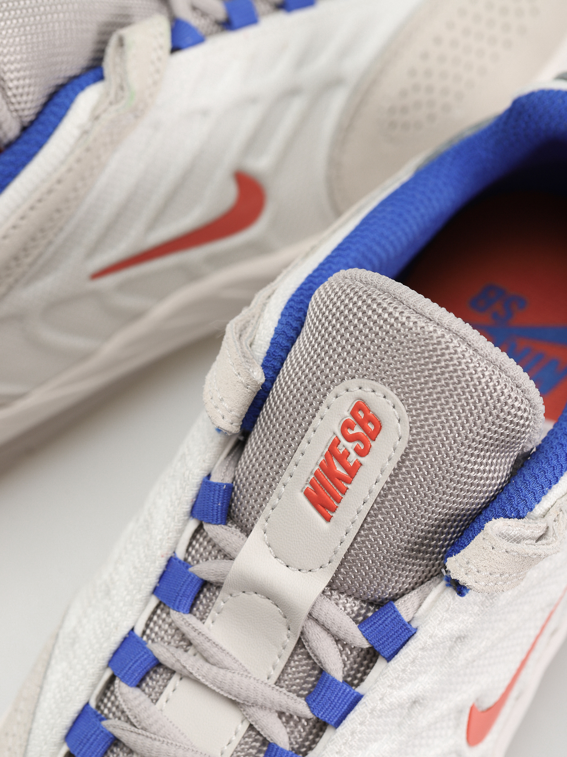 Обувки Nike SB Vertebrae (summit white/cosmic clay platinum tint)