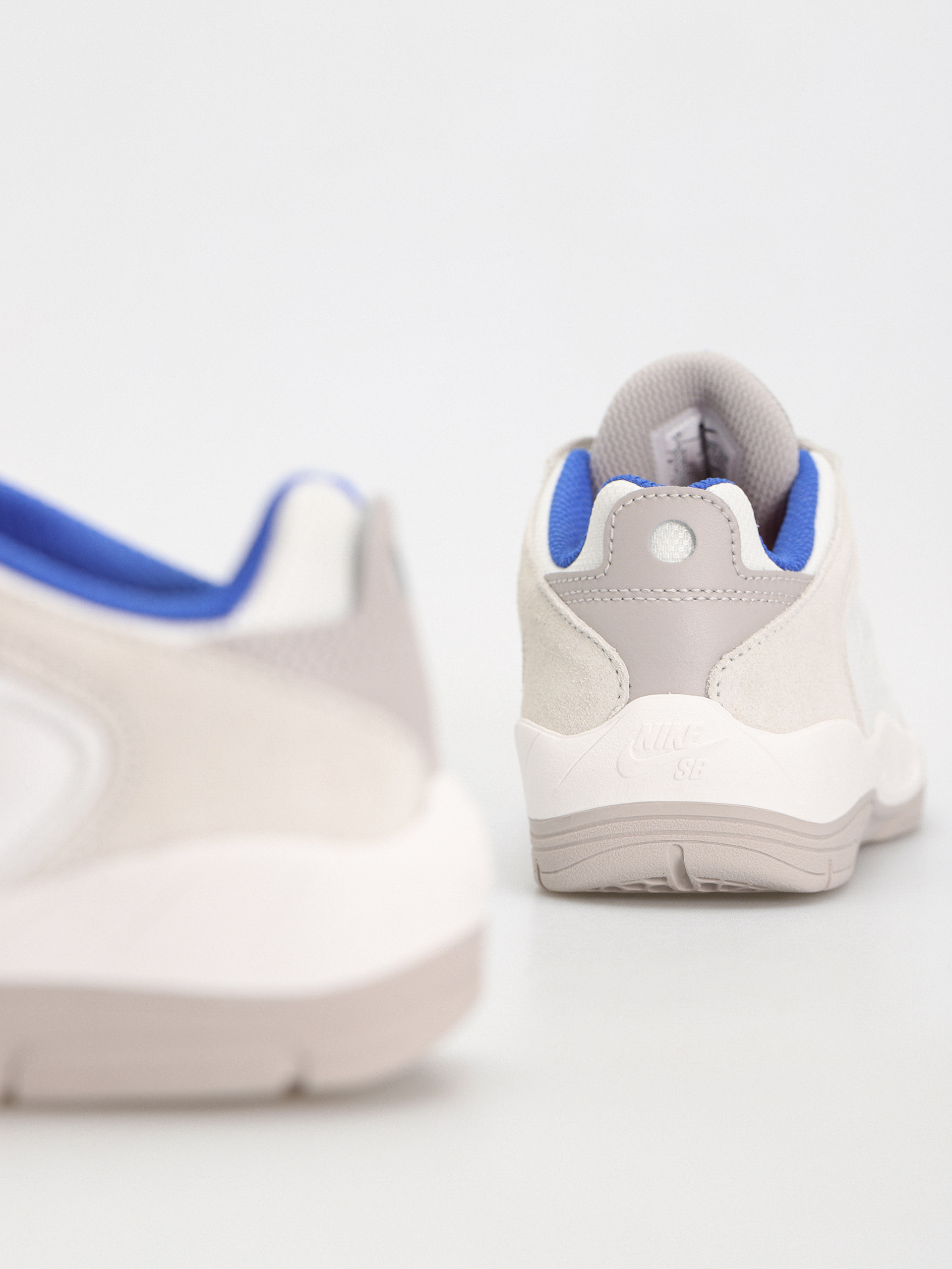 Обувки Nike SB Vertebrae (summit white/cosmic clay platinum tint)