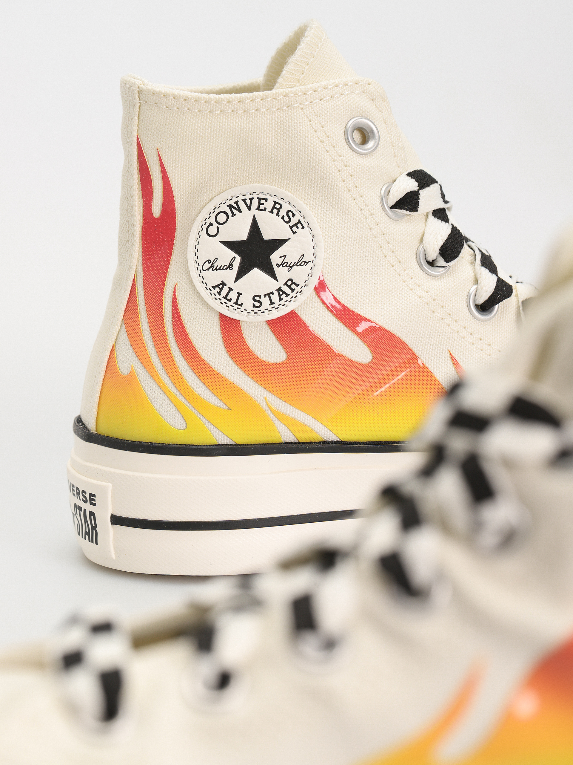 Кецове Converse Chuck Taylor All Star Lift Hi Wmn (flames/off white)