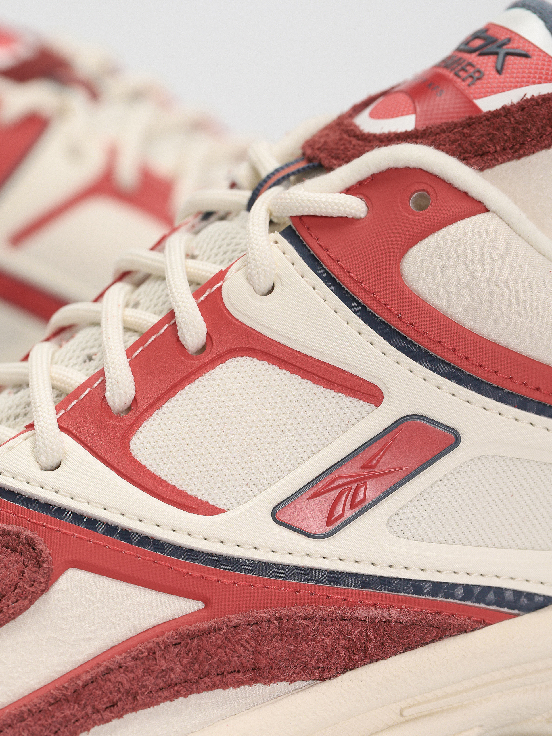 Обувки Reebok Rbk Premier Trinity (vntgchlk/rggdmarn/rylslt)