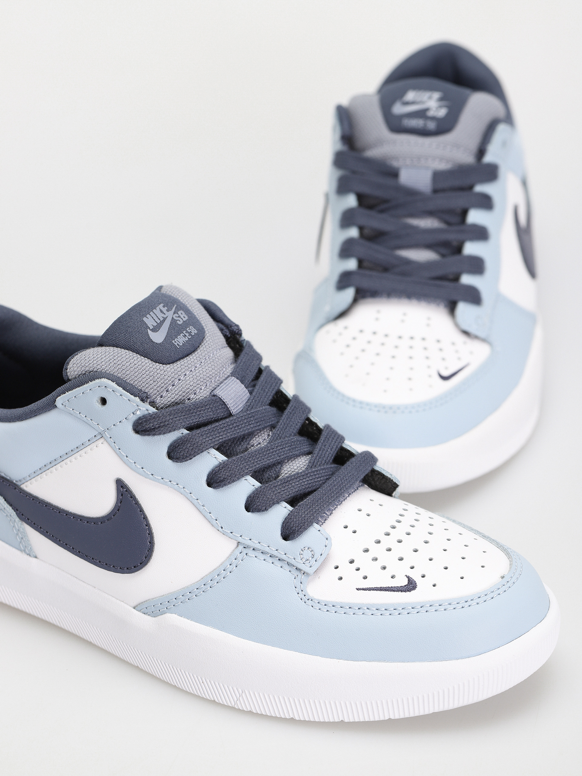 Обувки Nike SB Force 58 Prm L (white/thunder blue white ashen slate)