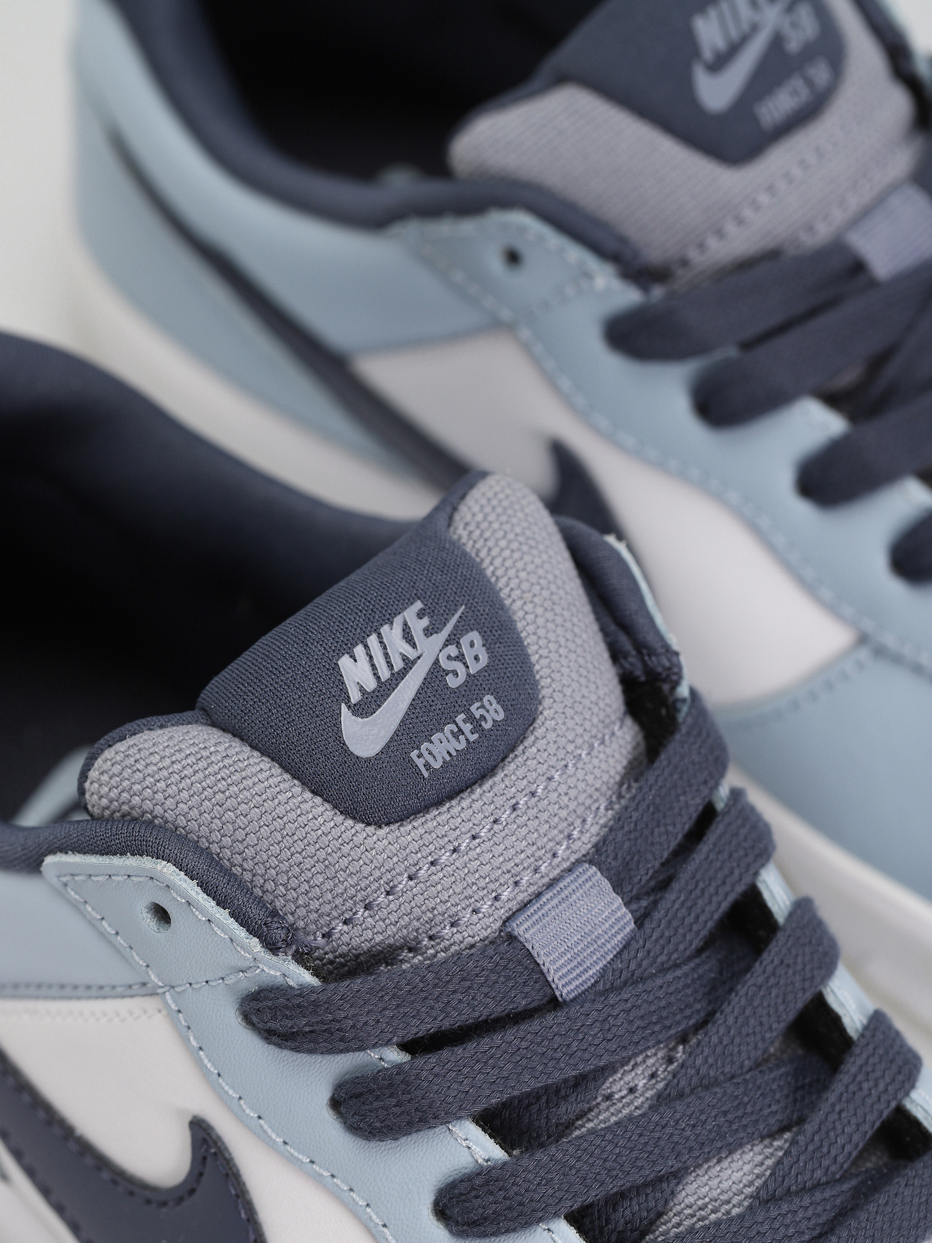 Обувки Nike SB Force 58 Prm L (white/thunder blue white ashen slate)