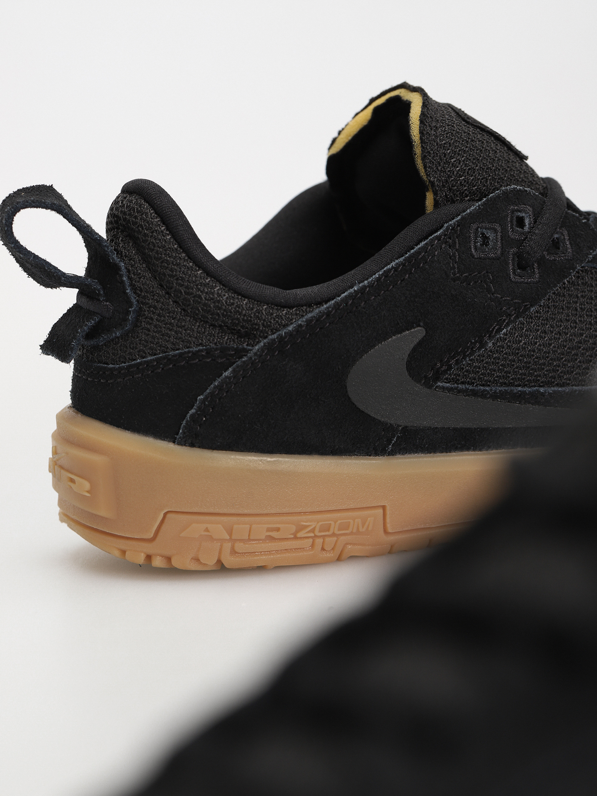 Обувки Nike SB Day One JR (black/black gum light brown white)