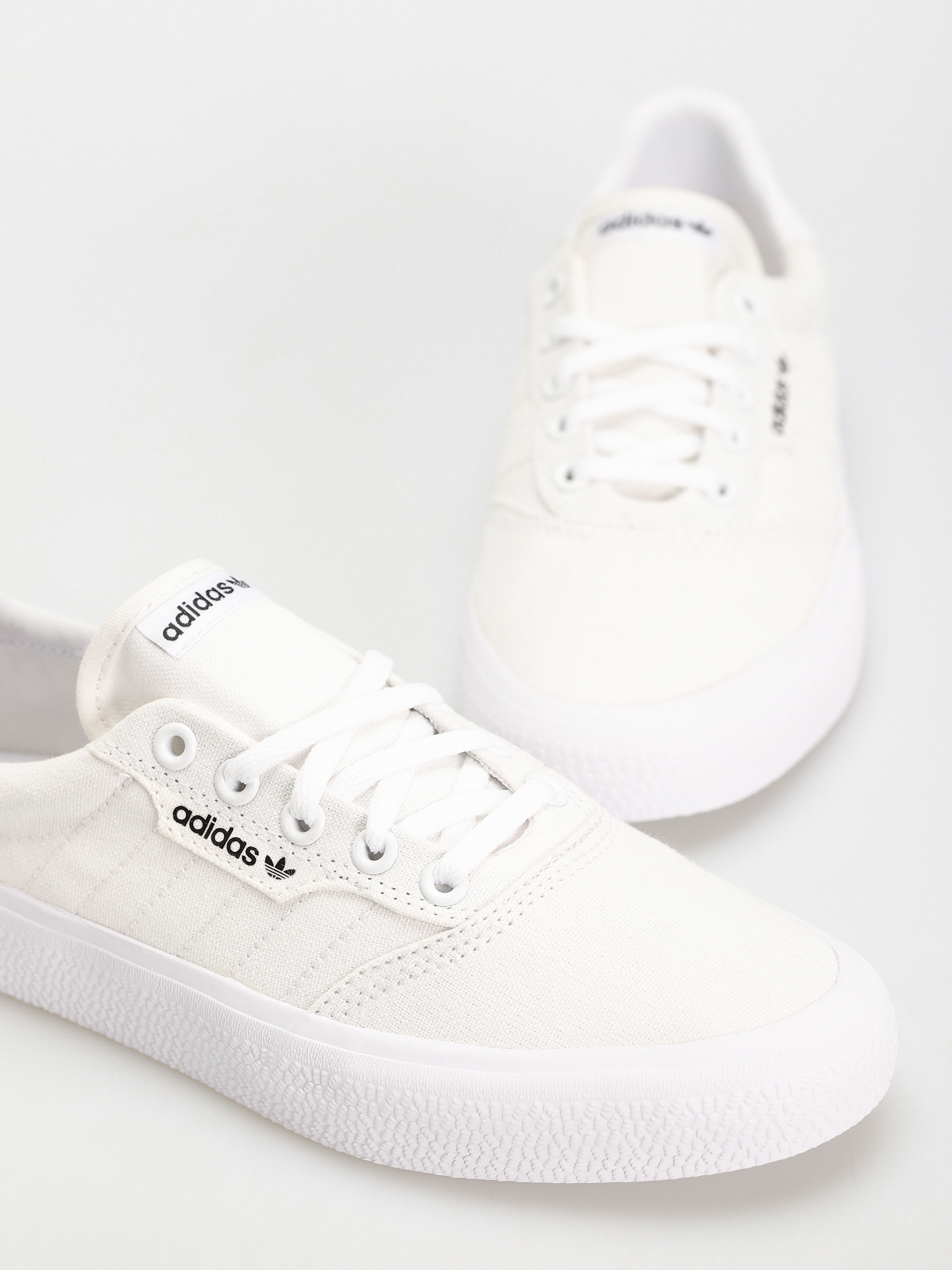 Обувки adidas 3Mc (ftwwht/ftwwht/goldmt)