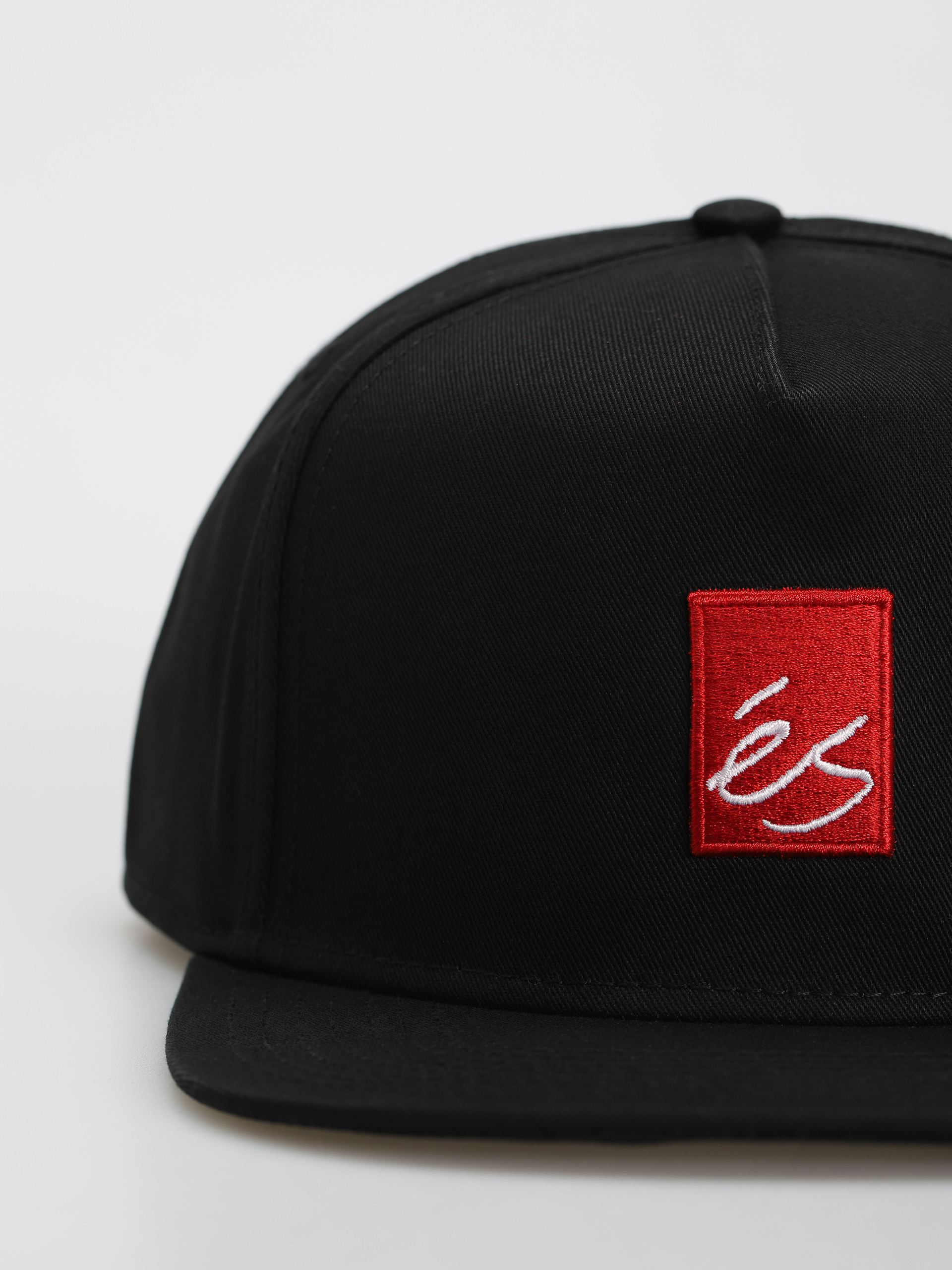 eS Шапка с козирка Main Block Snapback ZD (black/red)