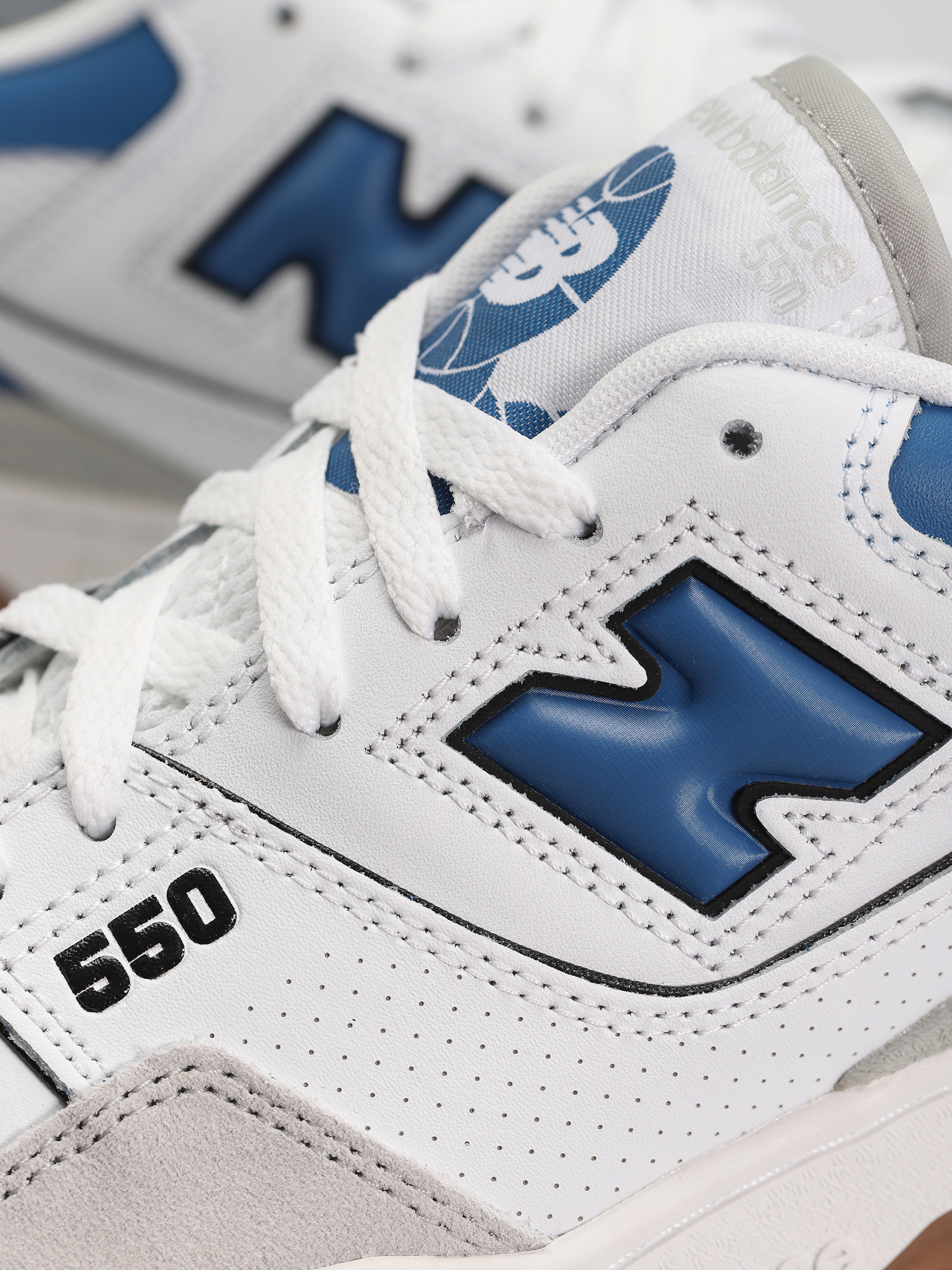 Обувки New Balance 550 (white blue gum)