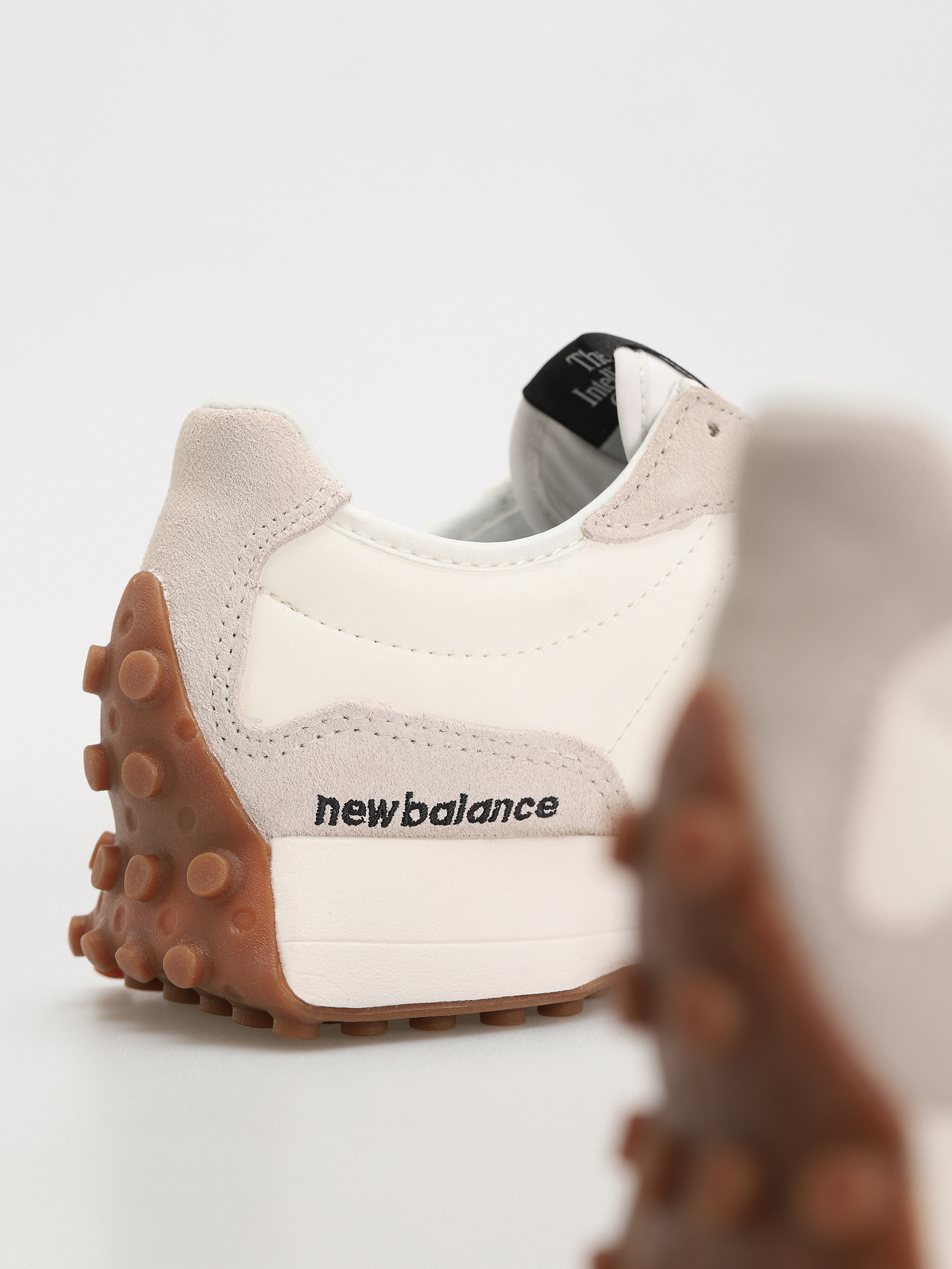 Обувки New Balance 327 Wmn (moonbeam)