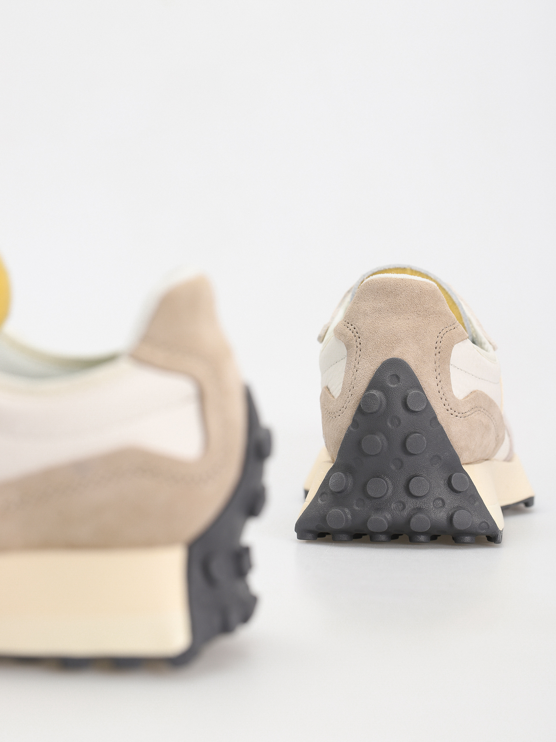 Обувки New Balance 327 (sea salt brown)