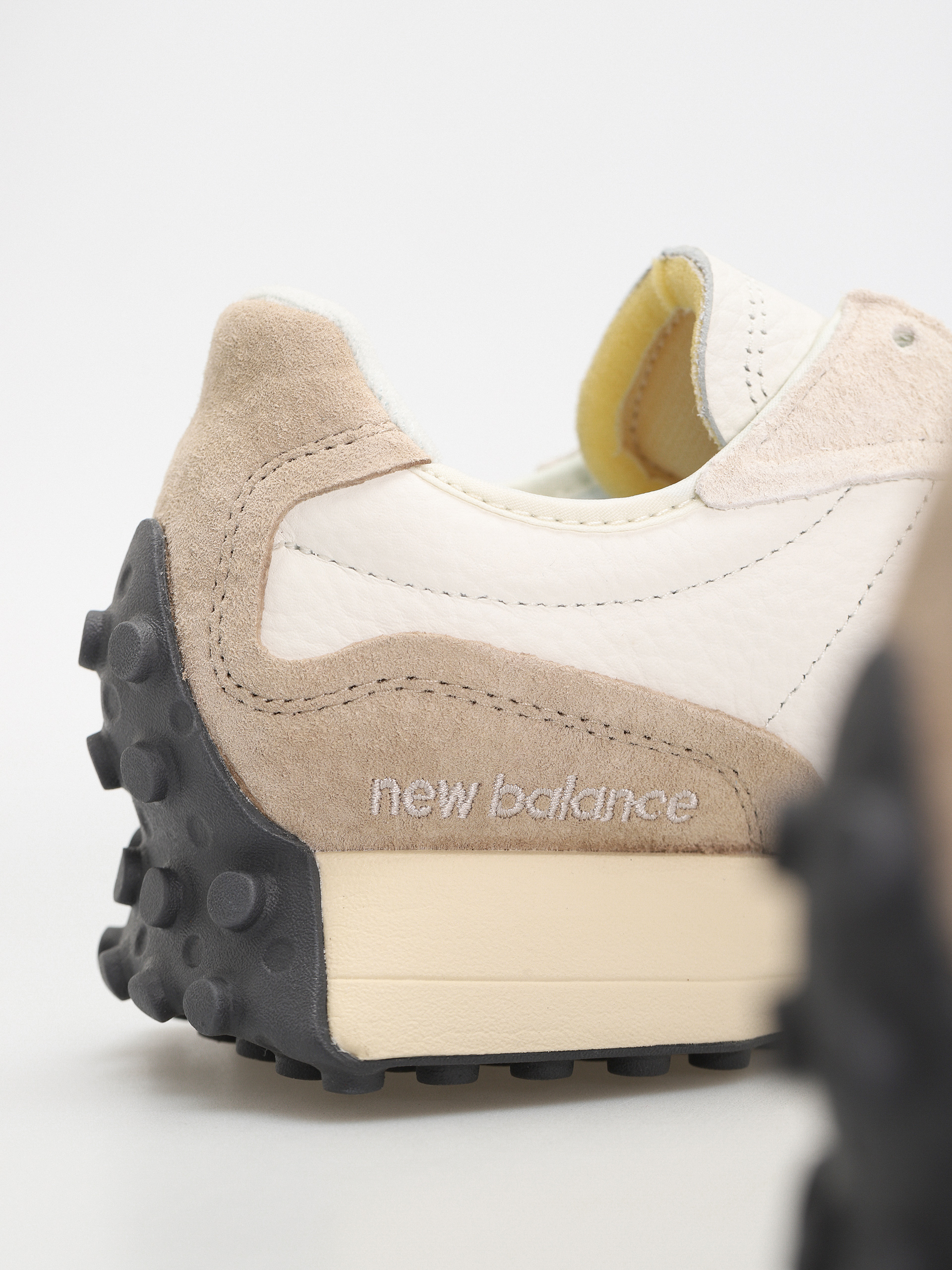 Обувки New Balance 327 (sea salt brown)