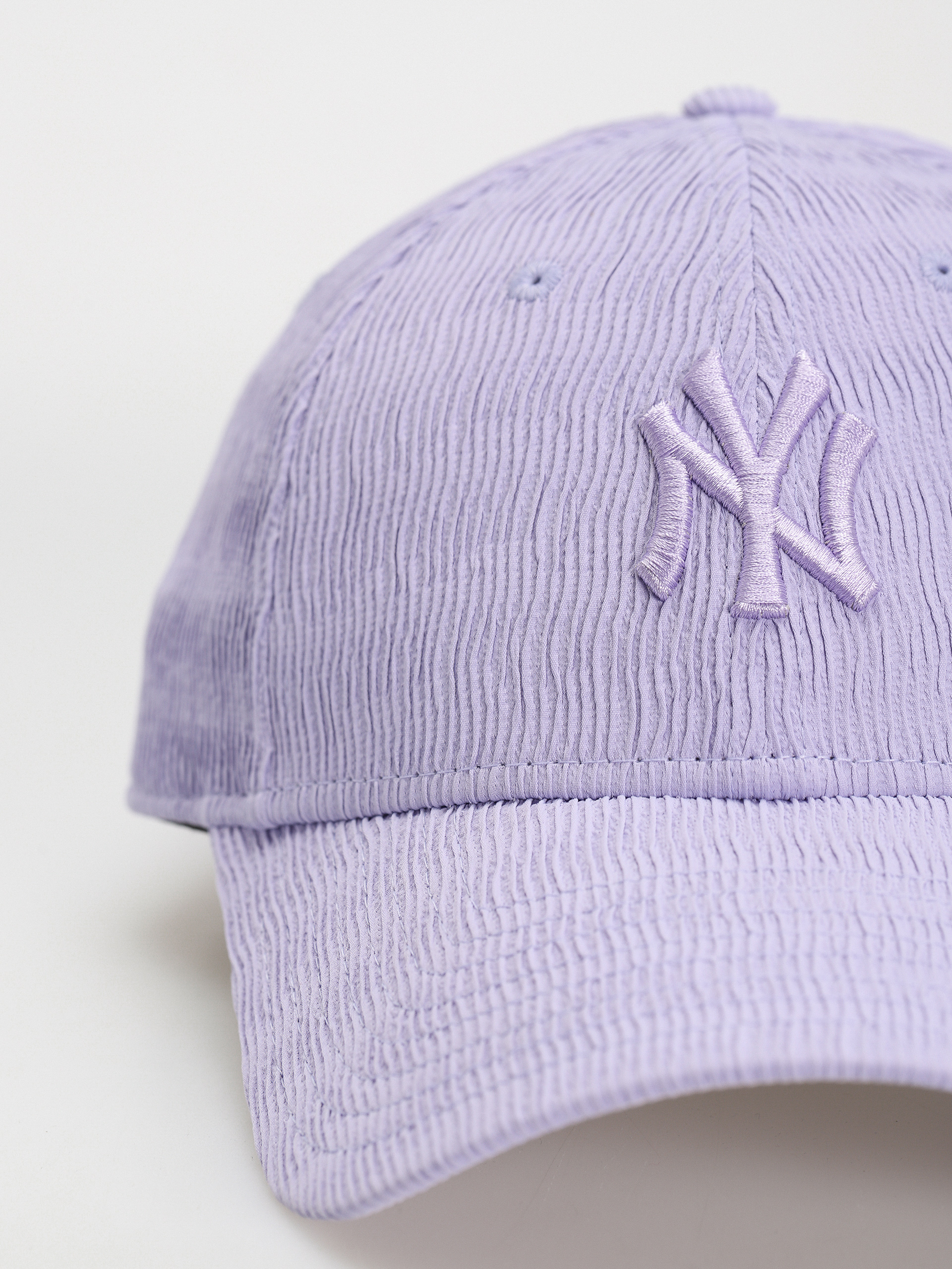 Шапка с козирка New Era Ruching 9Forty New York Yankees Wmn (purple/lavender)
