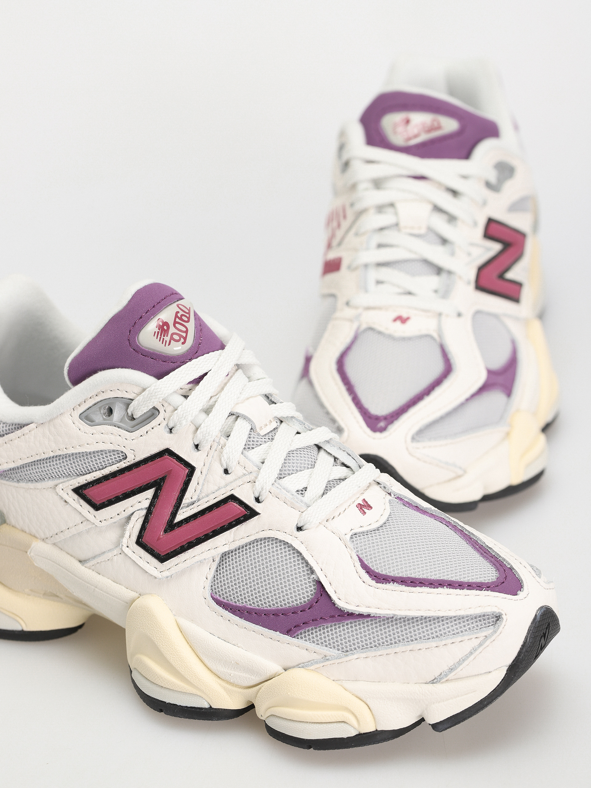 Обувки New Balance 9060 (sea salt purple)