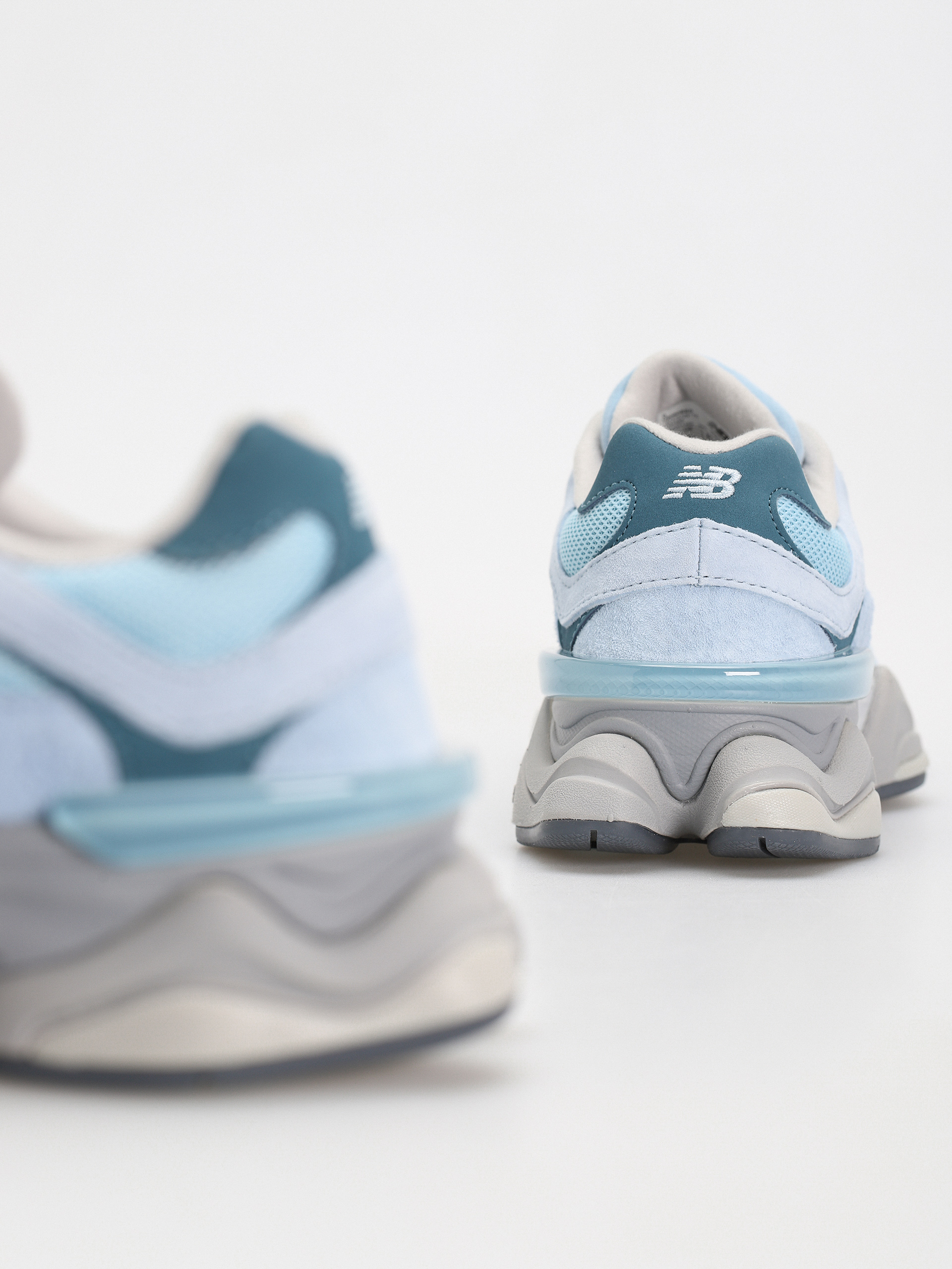Обувки New Balance 9060 (chrome blue)