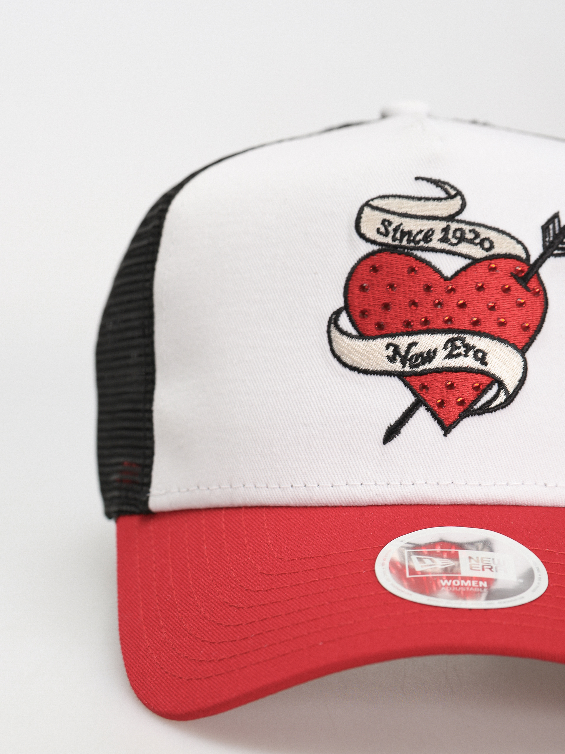 Шапка с козирка New Era Rhinestone Trucker Wmn (black/red)