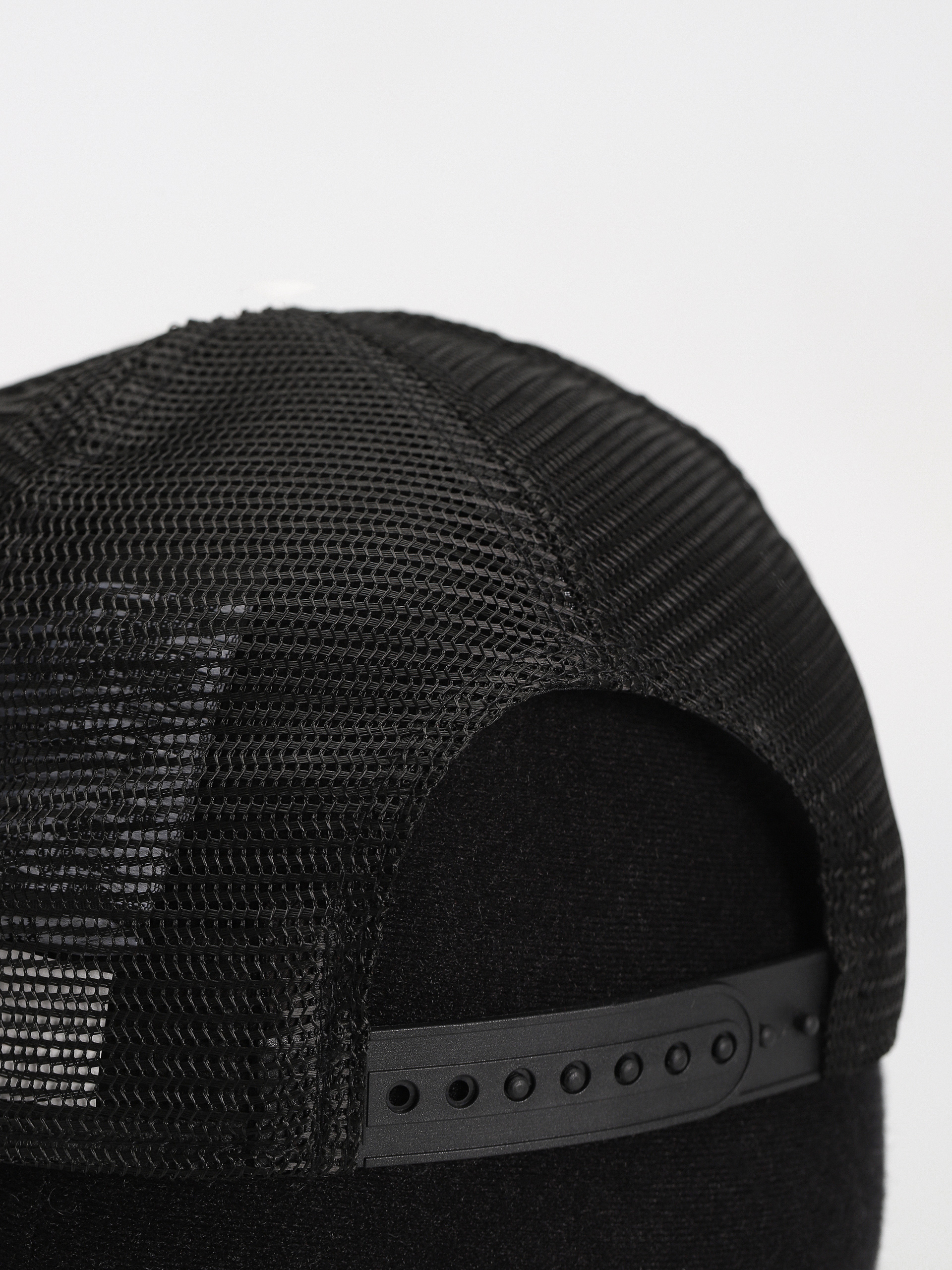 Шапка с козирка New Era Rhinestone Trucker Wmn (black/red)