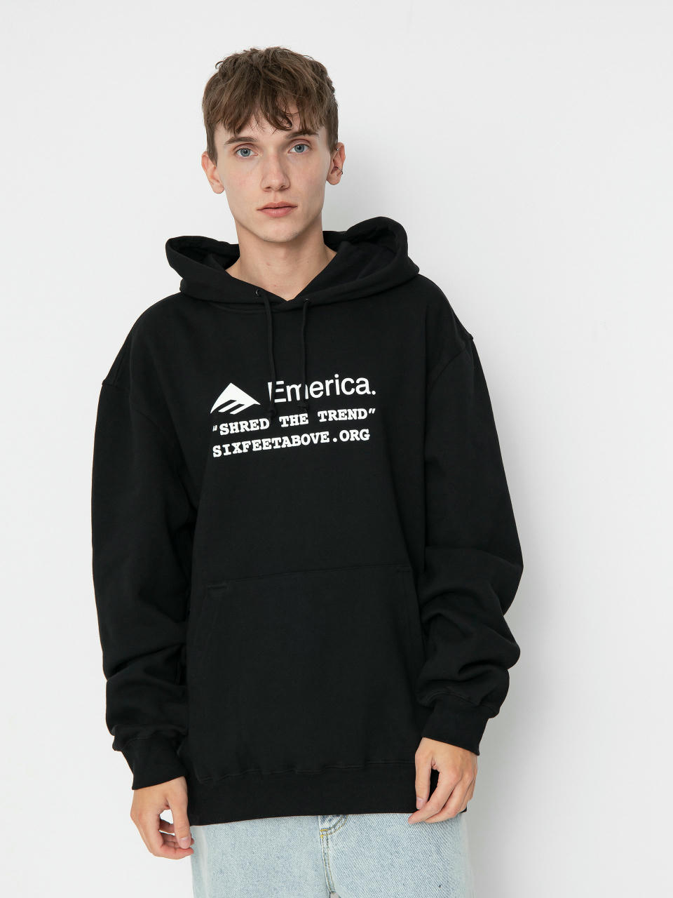 Суитшърт с качулка Emerica 6 Feet Above HD (black)